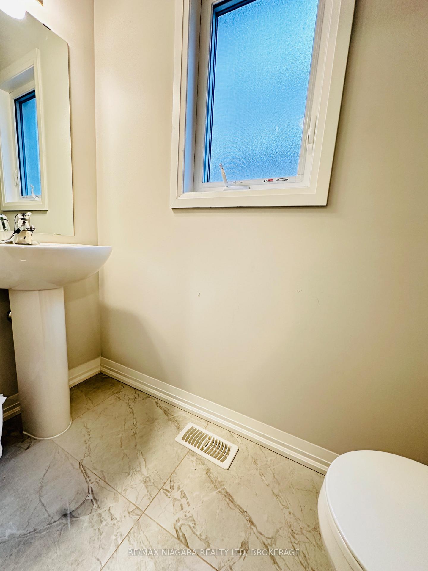 Photo 8 of 72 Bur Oak Drive, Thorold, Confederation Heights — HOMEH