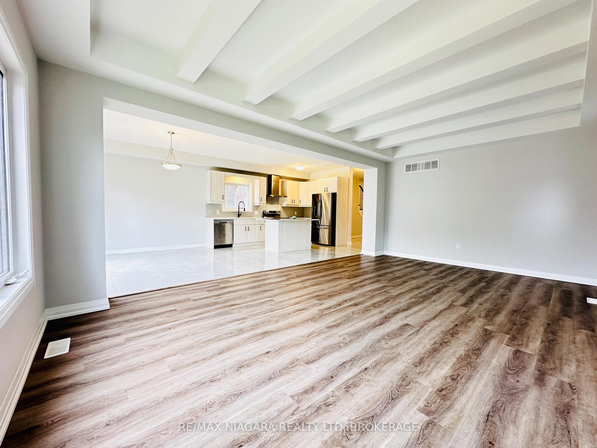 Photo 12 of 72 Bur Oak Drive, Thorold, Confederation Heights — HOMEH