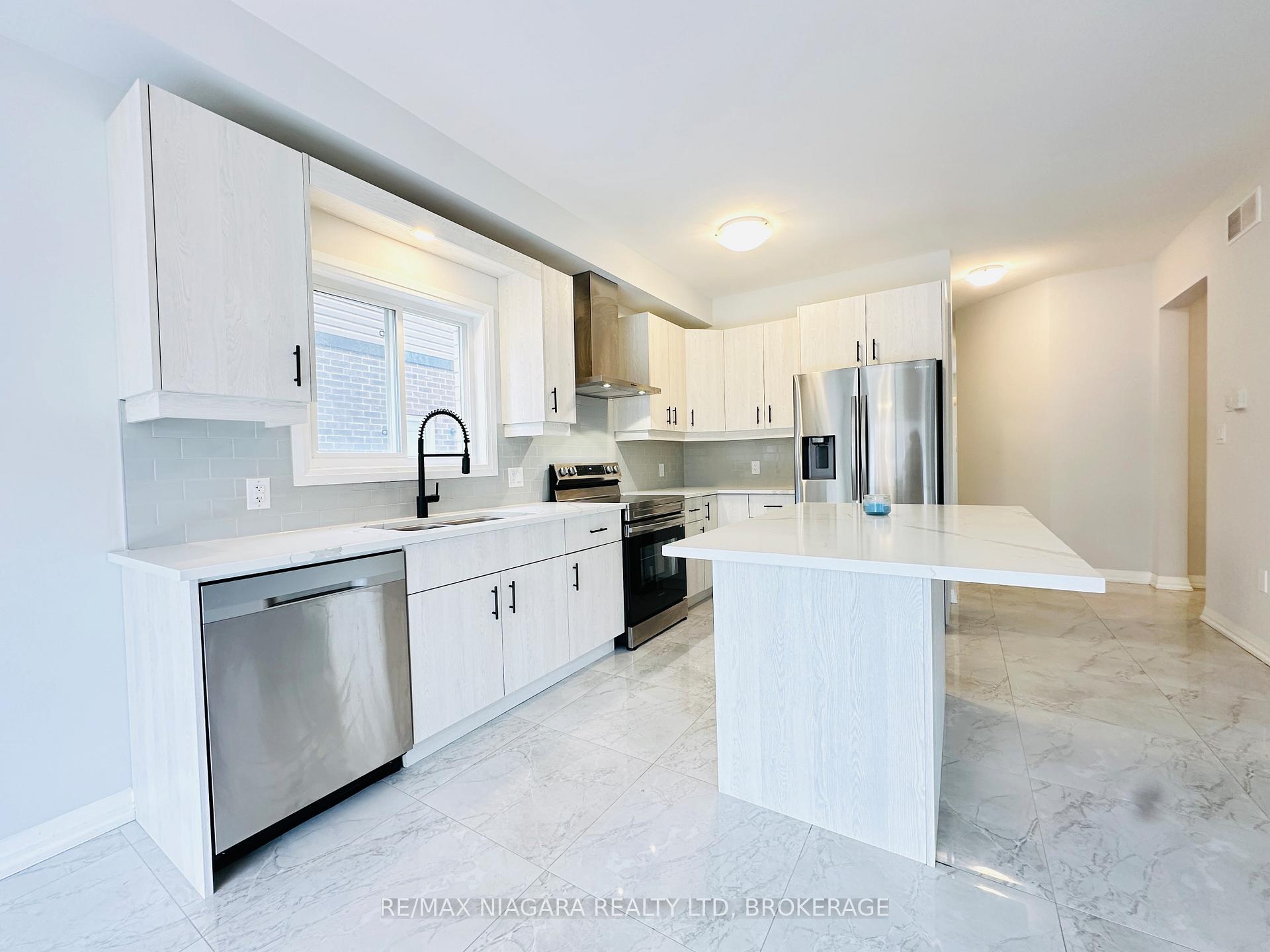 Photo 13 of 72 Bur Oak Drive, Thorold, Confederation Heights — HOMEH