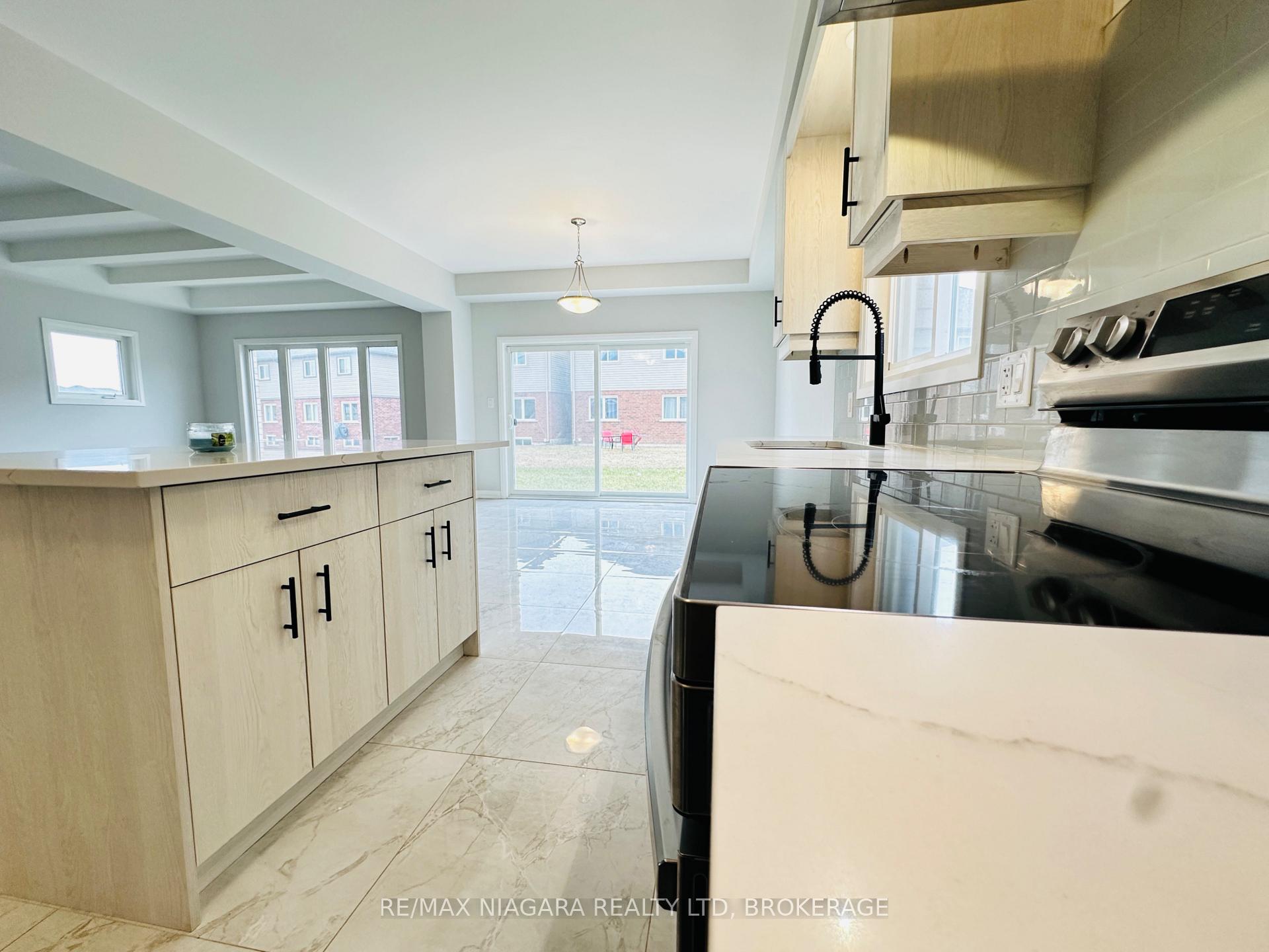 Photo 14 of 72 Bur Oak Drive, Thorold, Confederation Heights — HOMEH