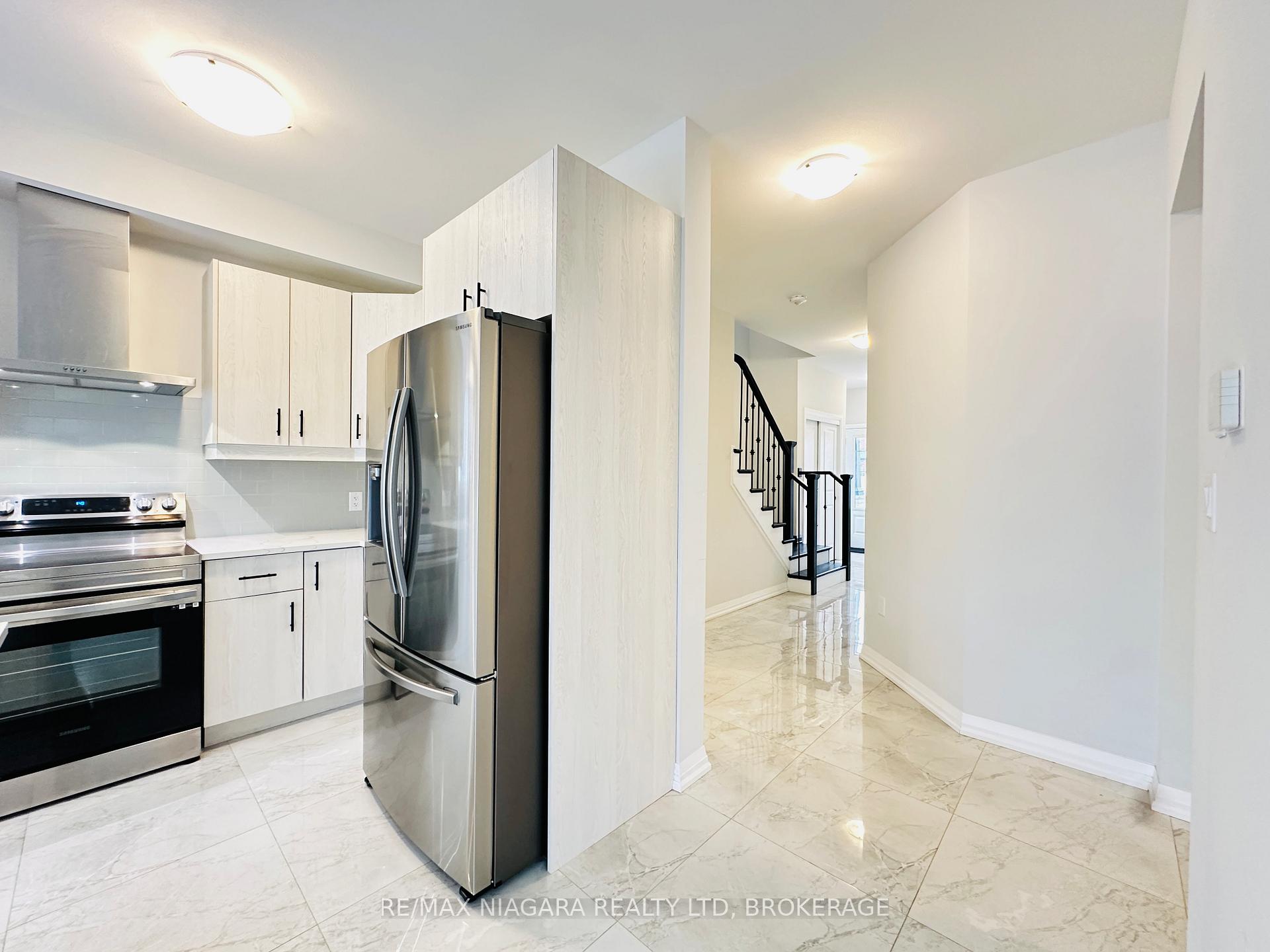 Photo 17 of 72 Bur Oak Drive, Thorold, Confederation Heights — HOMEH