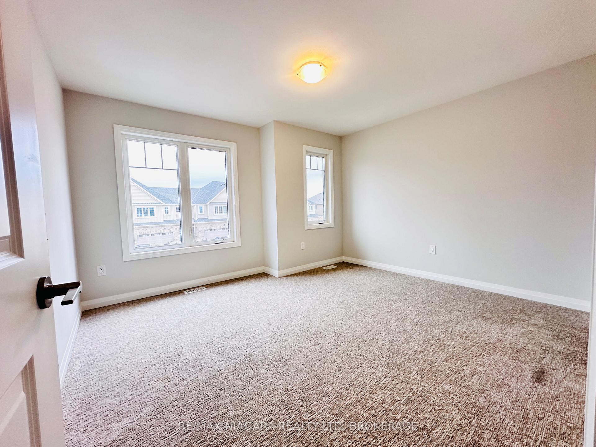 Photo 21 of 72 Bur Oak Drive, Thorold, Confederation Heights — HOMEH