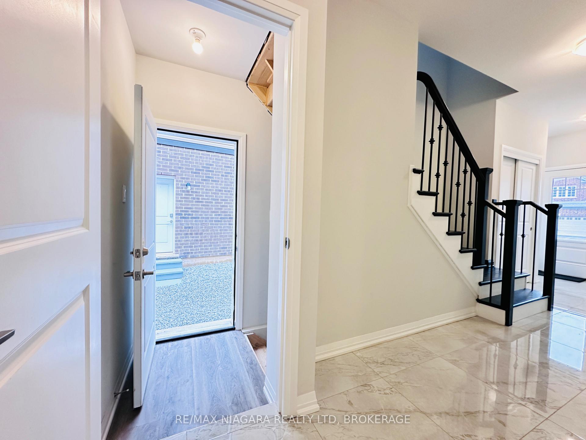 Photo 38 of 72 Bur Oak Drive, Thorold, Confederation Heights — HOMEH