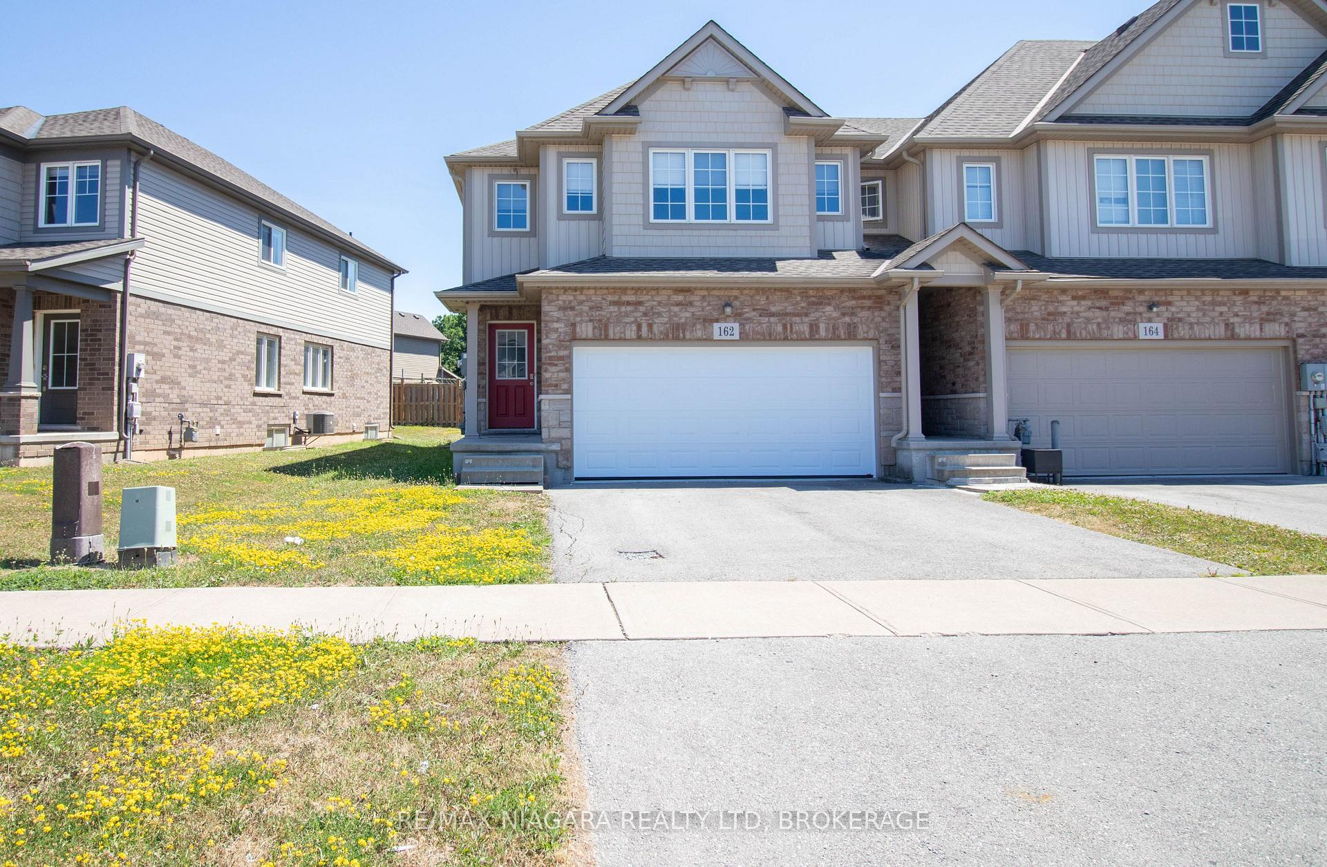Photo 2 of 162 Winterberry Boulevard, Thorold, Confederation Heights — HOMEH