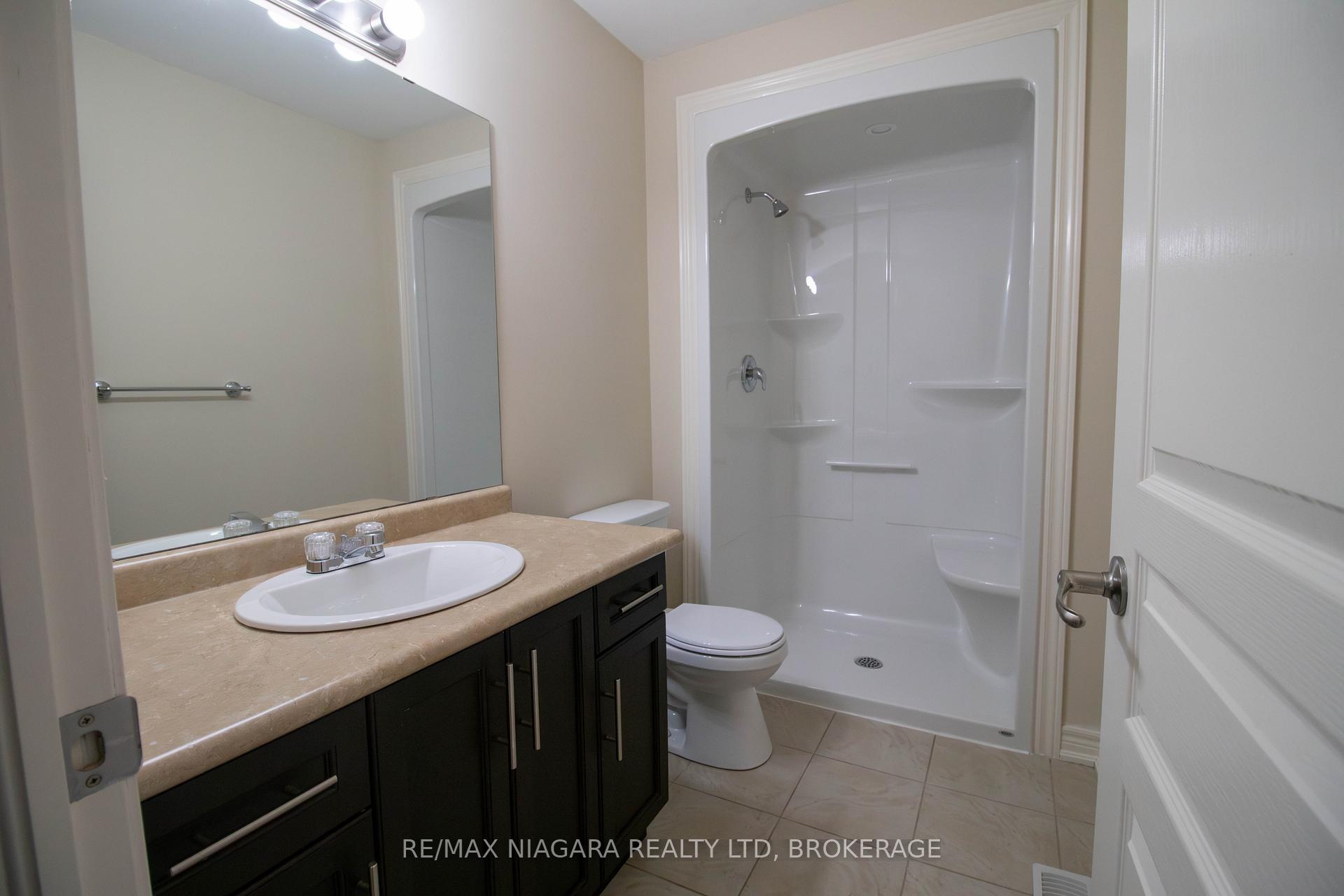 Photo 4 of 162 Winterberry Boulevard, Thorold, Confederation Heights — HOMEH