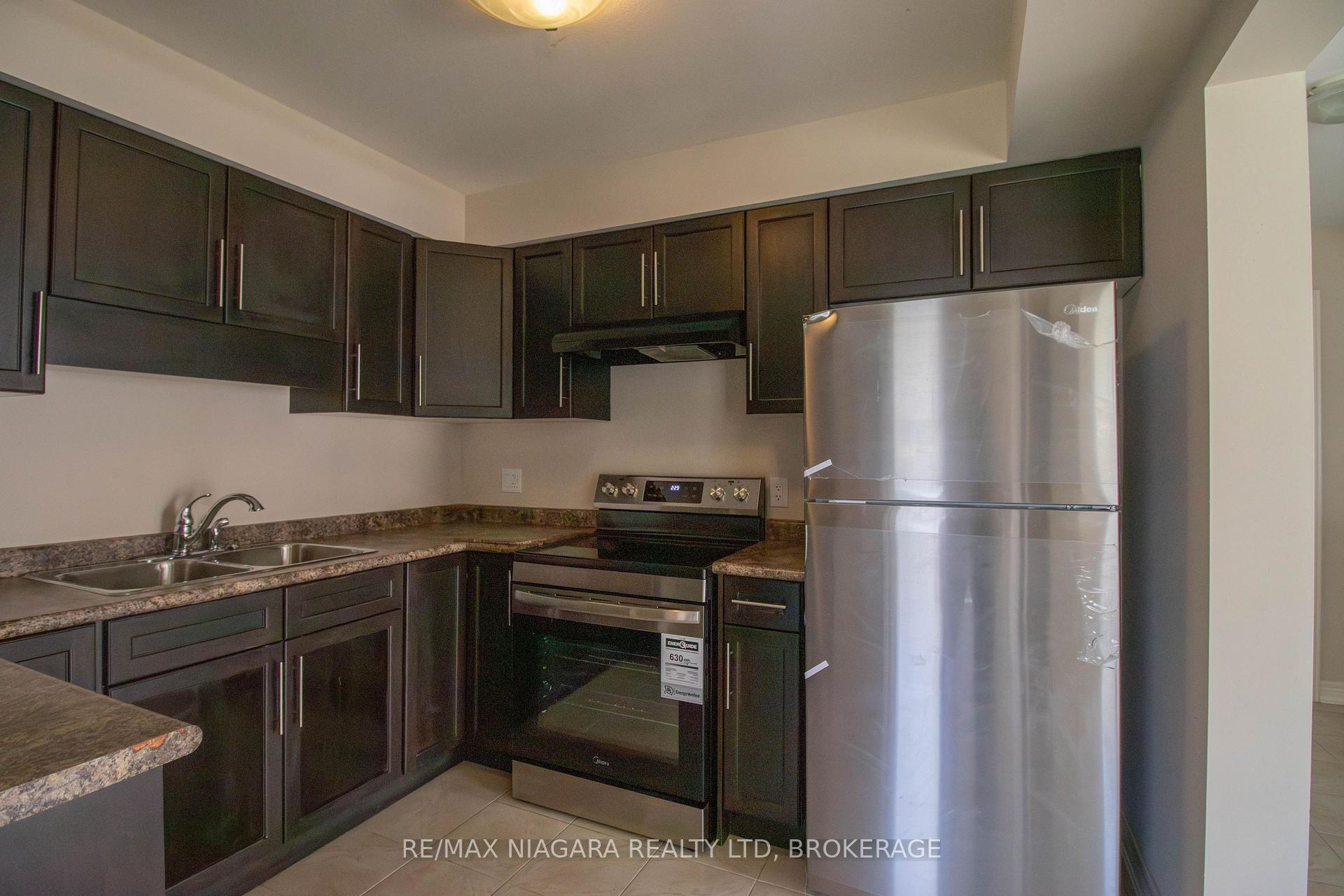 Photo 5 of 162 Winterberry Boulevard, Thorold, Confederation Heights — HOMEH