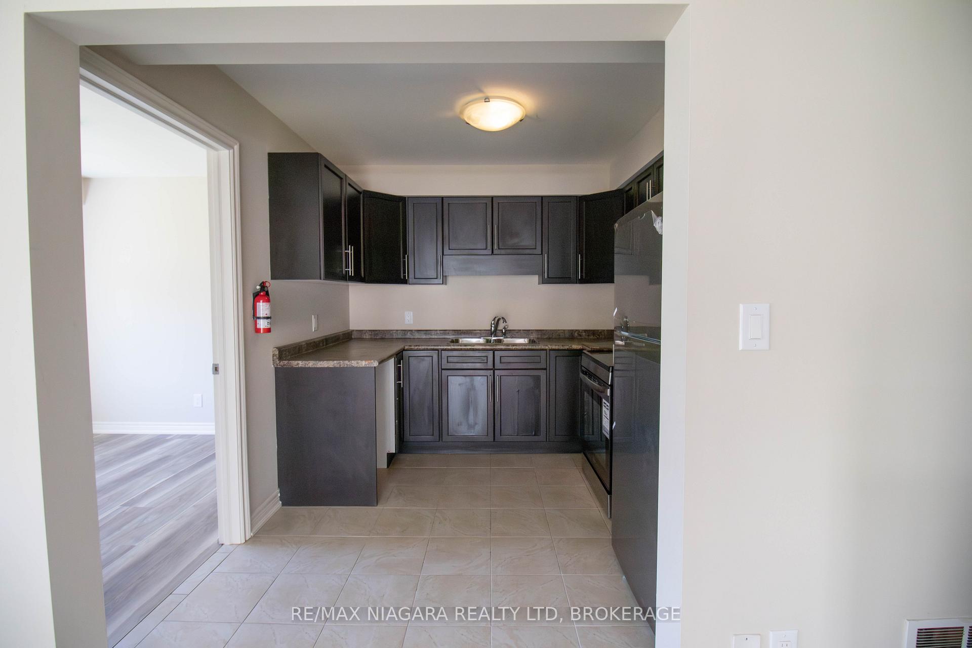 Photo 6 of 162 Winterberry Boulevard, Thorold, Confederation Heights — HOMEH