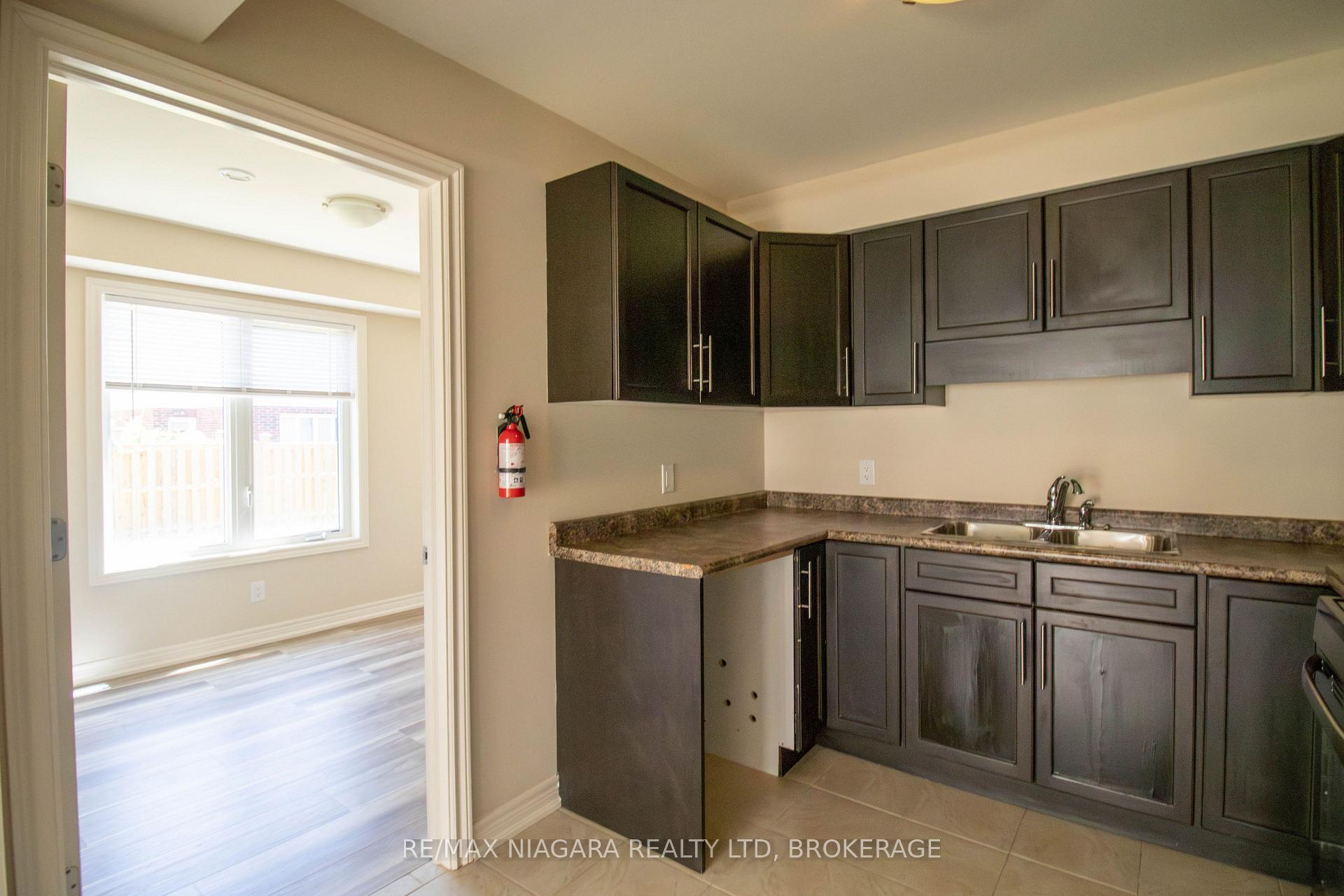 Photo 7 of 162 Winterberry Boulevard, Thorold, Confederation Heights — HOMEH