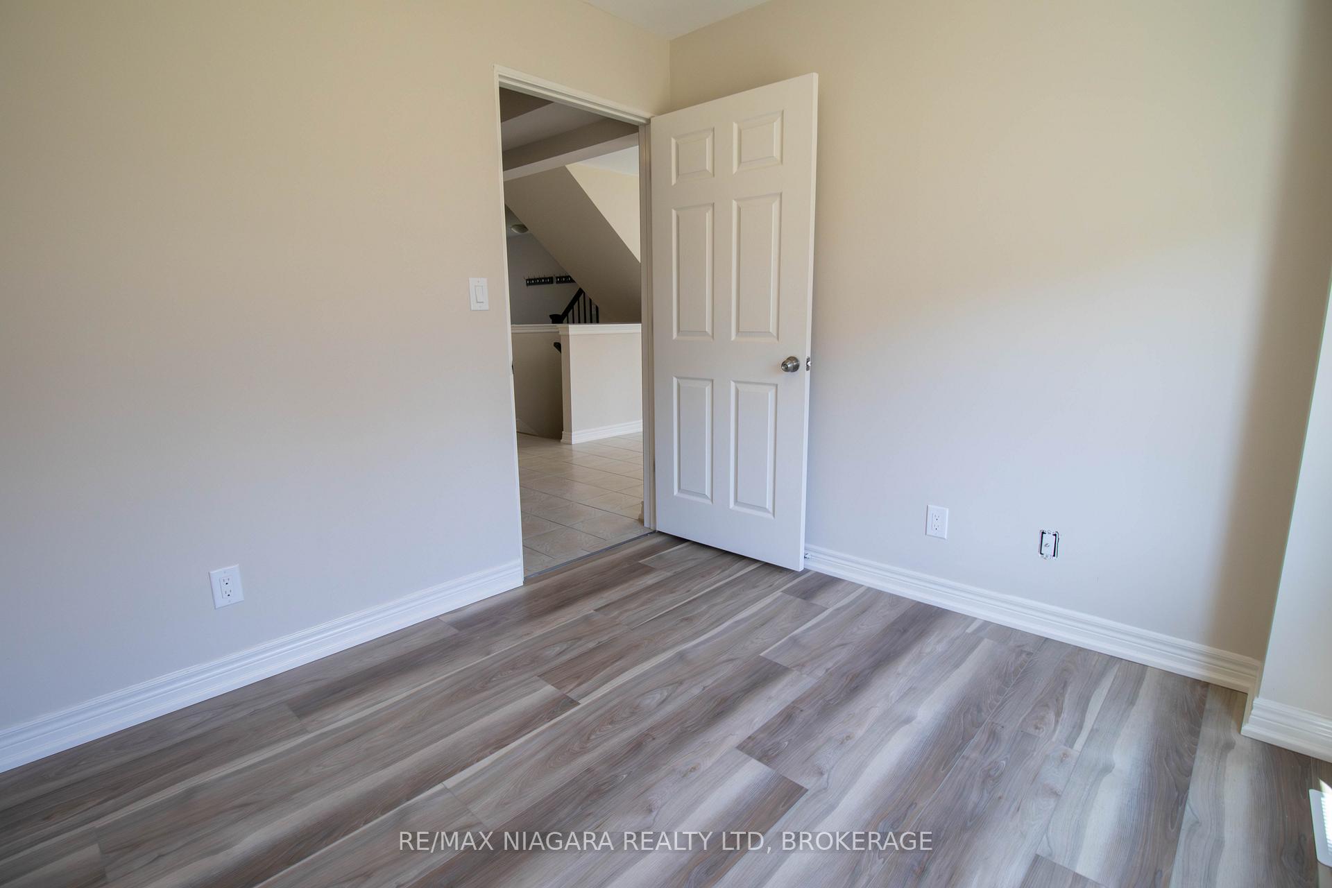 Photo 9 of 162 Winterberry Boulevard, Thorold, Confederation Heights — HOMEH