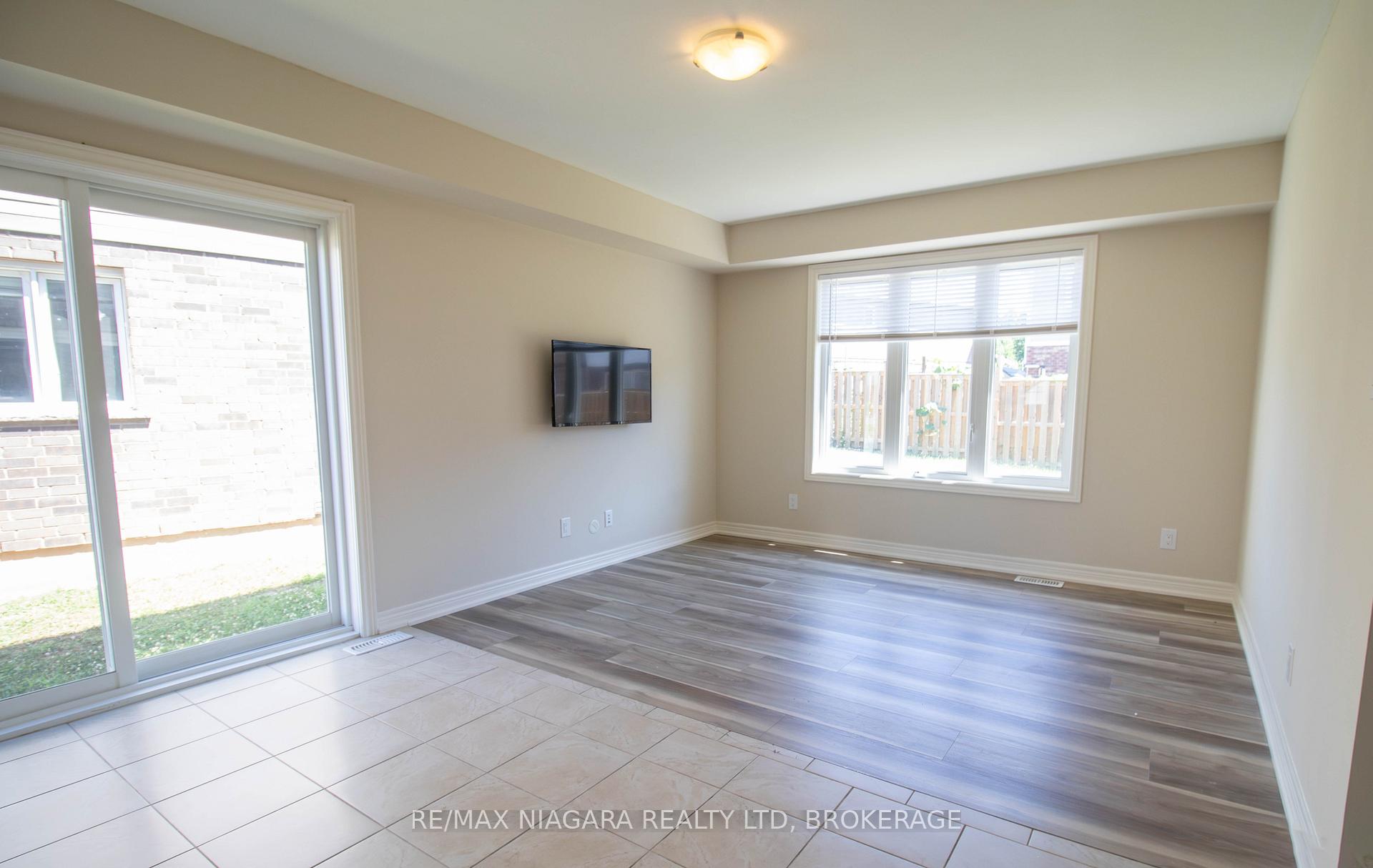 Photo 10 of 162 Winterberry Boulevard, Thorold, Confederation Heights — HOMEH