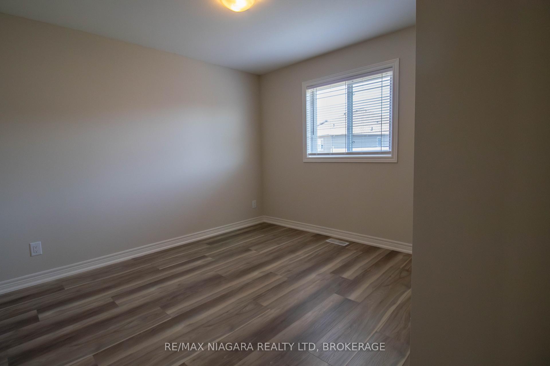 Photo 13 of 162 Winterberry Boulevard, Thorold, Confederation Heights — HOMEH