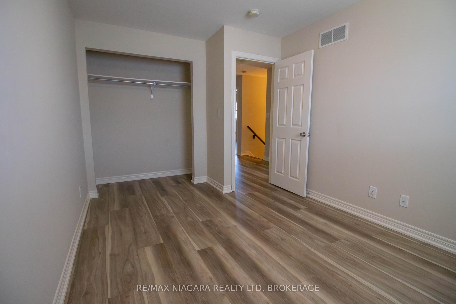 Photo 16 of 162 Winterberry Boulevard, Thorold, Confederation Heights — HOMEH