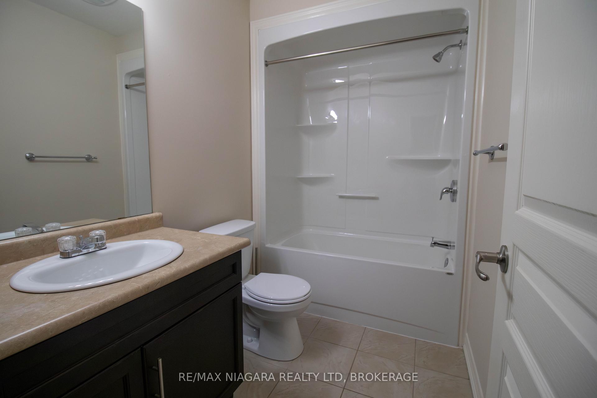 Photo 17 of 162 Winterberry Boulevard, Thorold, Confederation Heights — HOMEH
