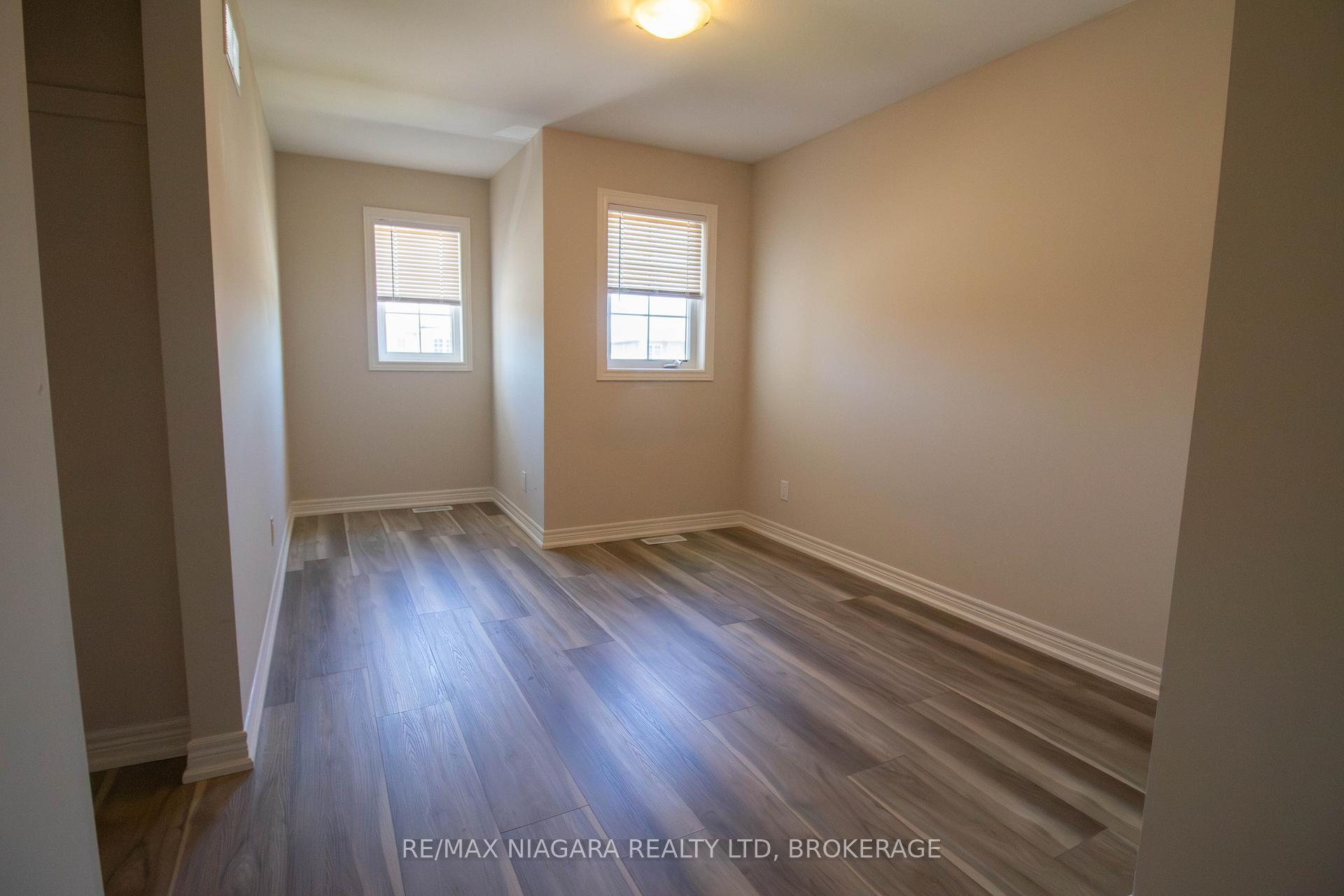 Photo 20 of 162 Winterberry Boulevard, Thorold, Confederation Heights — HOMEH