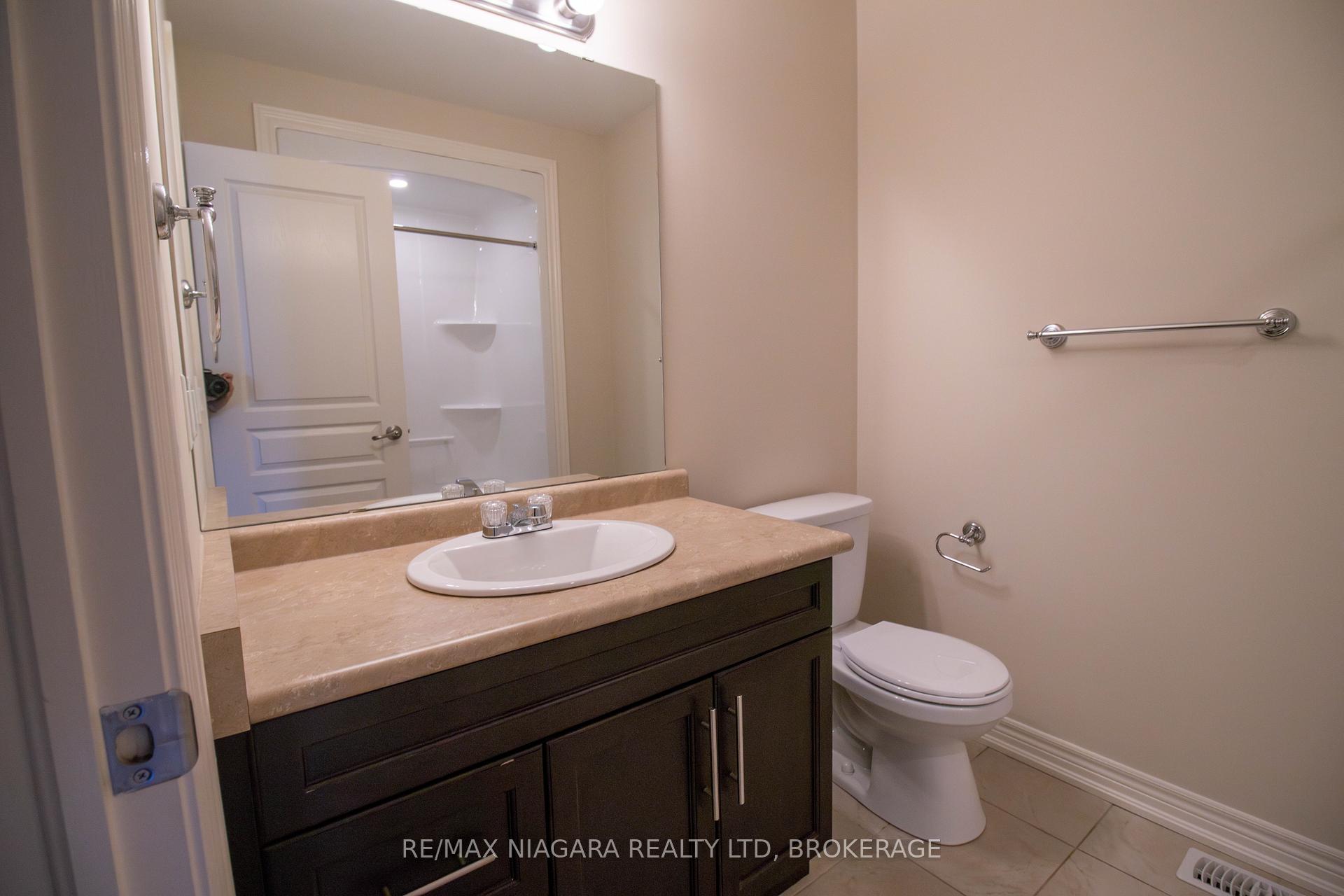 Photo 22 of 162 Winterberry Boulevard, Thorold, Confederation Heights — HOMEH