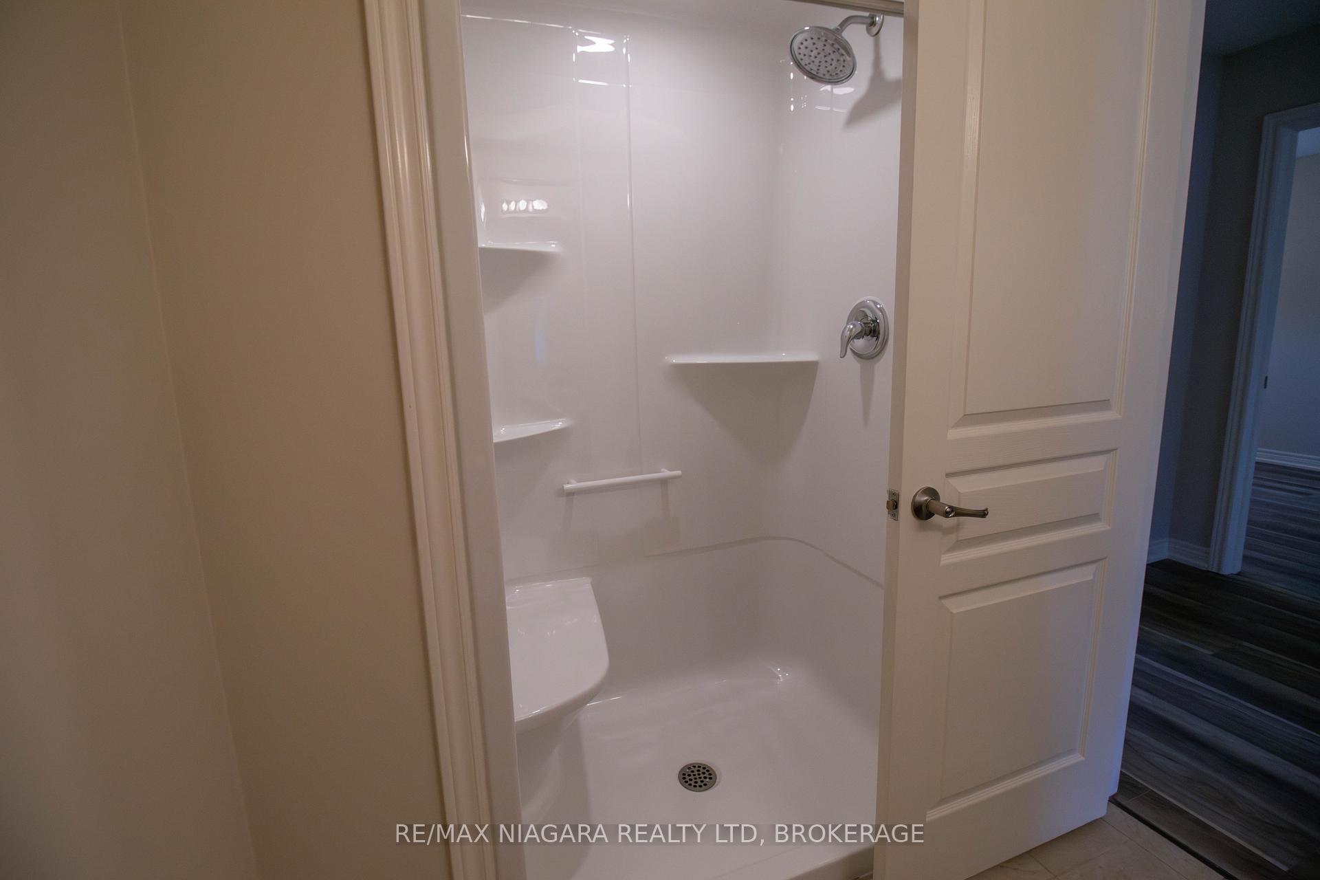 Photo 23 of 162 Winterberry Boulevard, Thorold, Confederation Heights — HOMEH