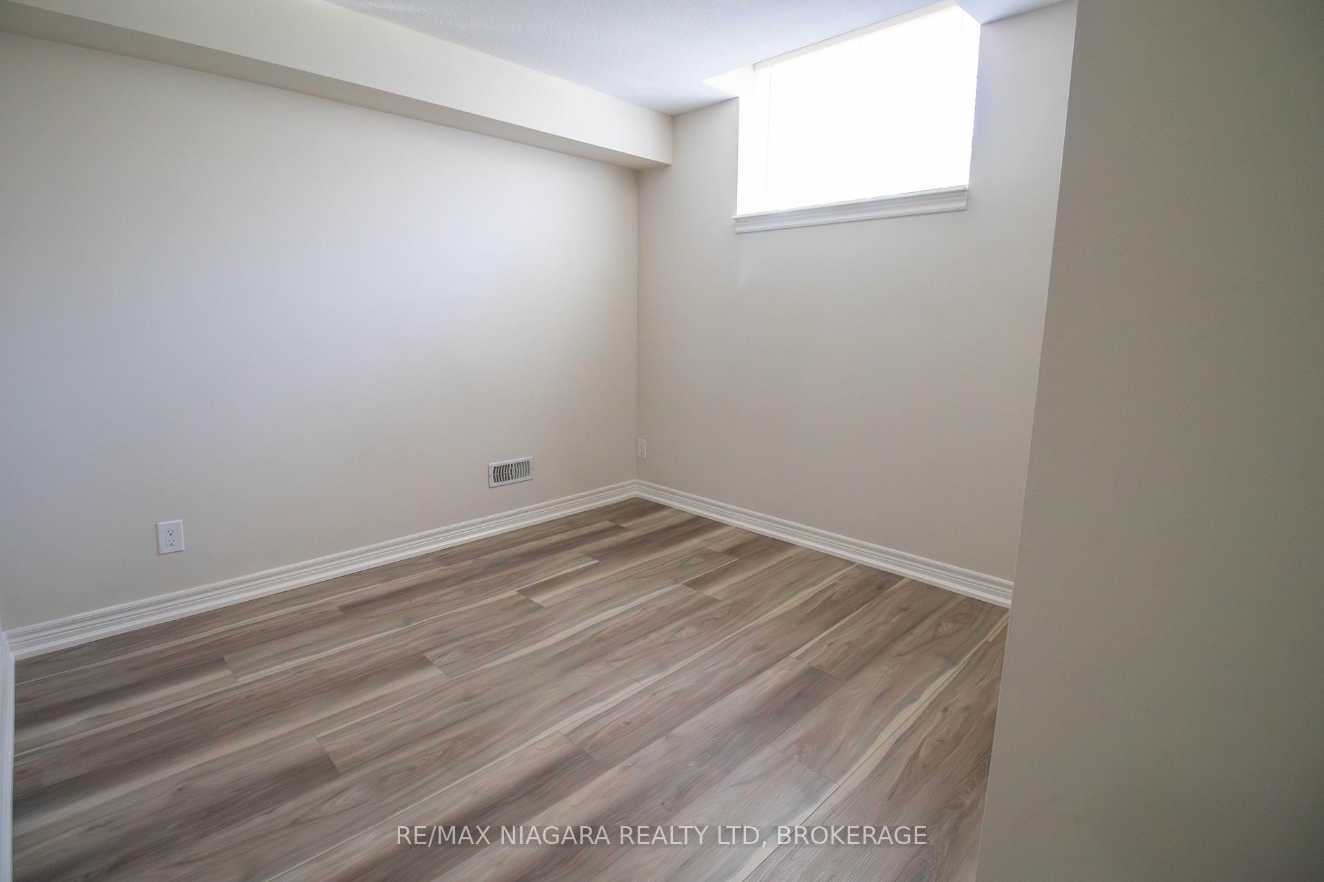 Photo 26 of 162 Winterberry Boulevard, Thorold, Confederation Heights — HOMEH