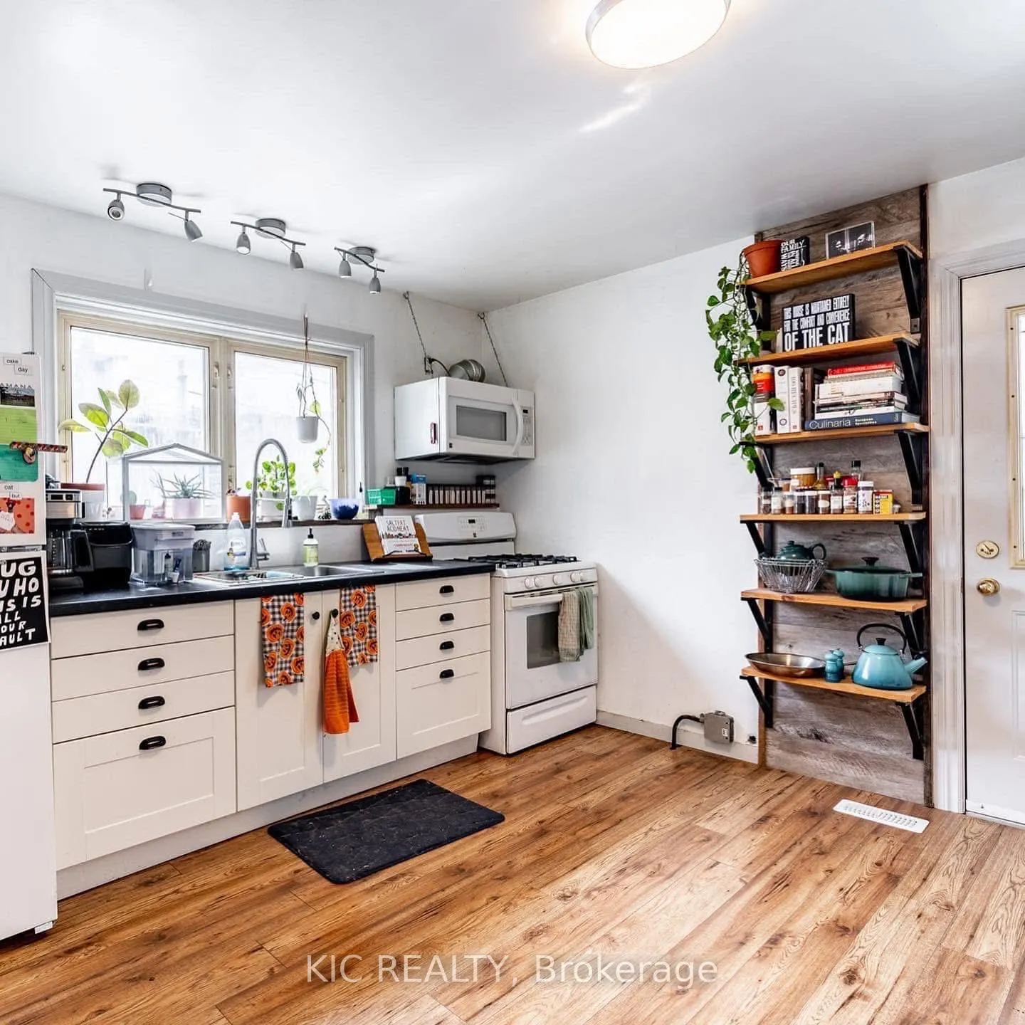 Photo 4 of 196 Hunter Street E, Peterborough, Ashburnham Ward 4 — HOMEH