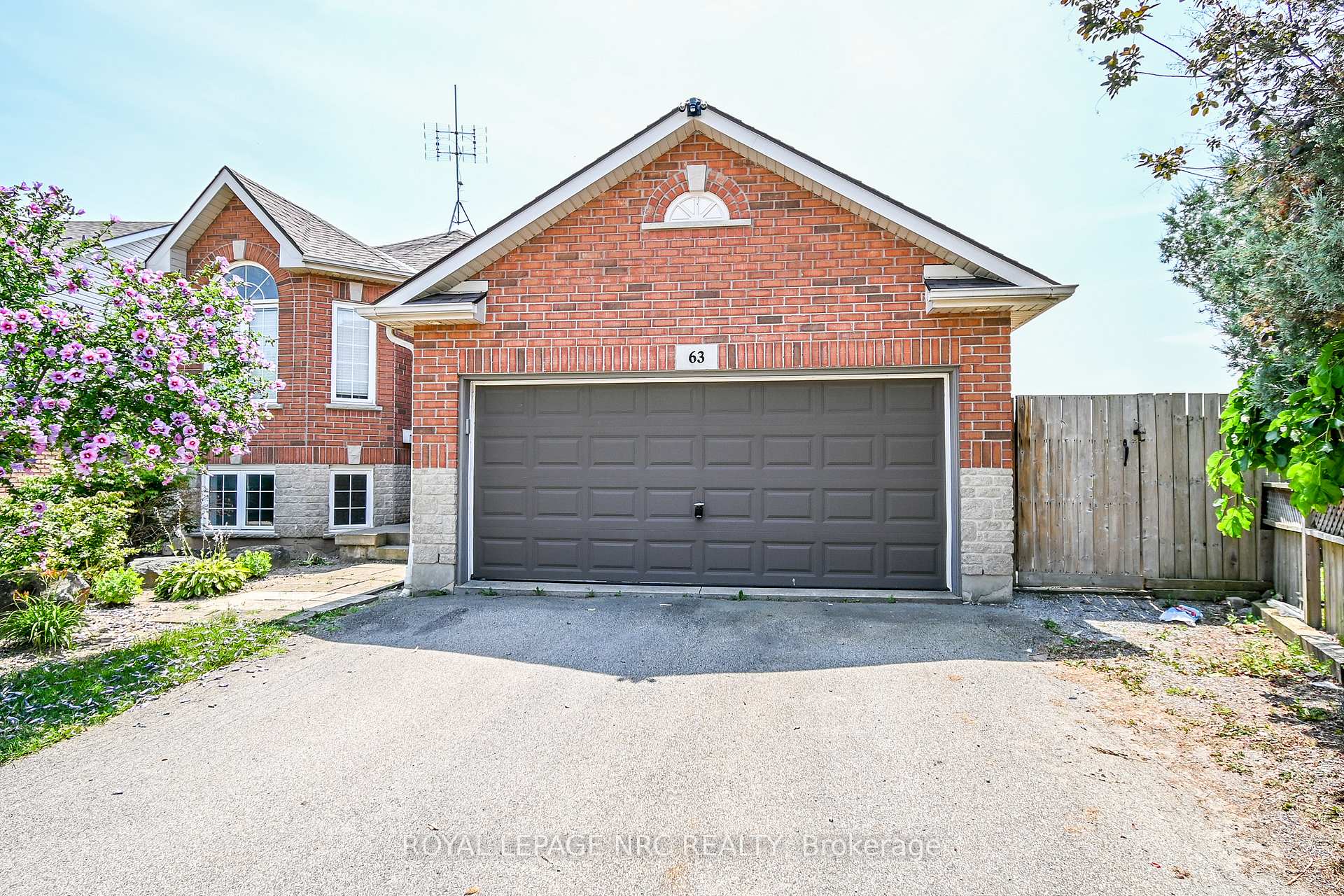 Photo 1 of 63 Honey Locust Circle, Thorold, Confederation Heights — HOMEH