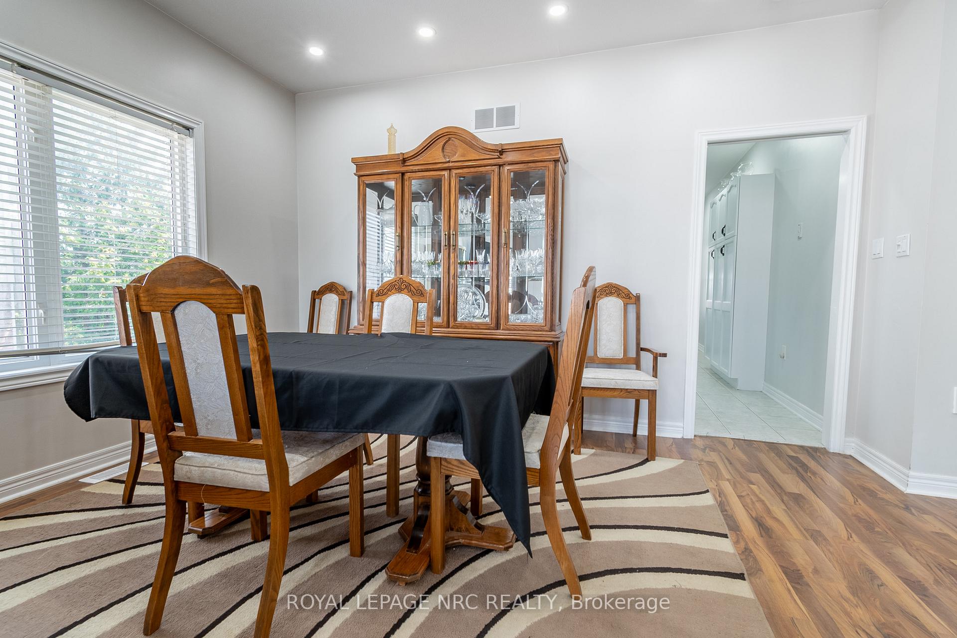 Photo 5 of 63 Honey Locust Circle, Thorold, Confederation Heights — HOMEH