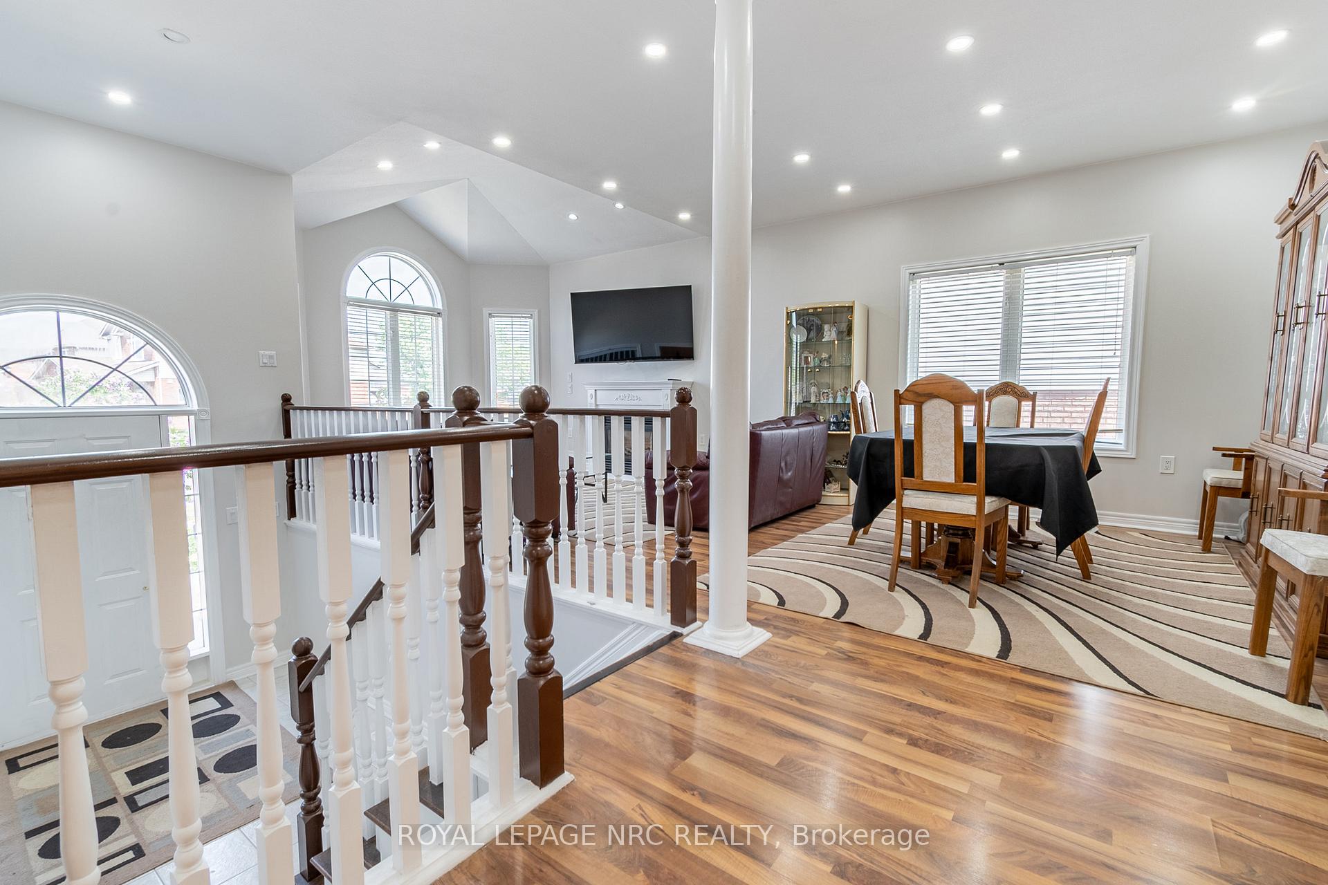Photo 6 of 63 Honey Locust Circle, Thorold, Confederation Heights — HOMEH