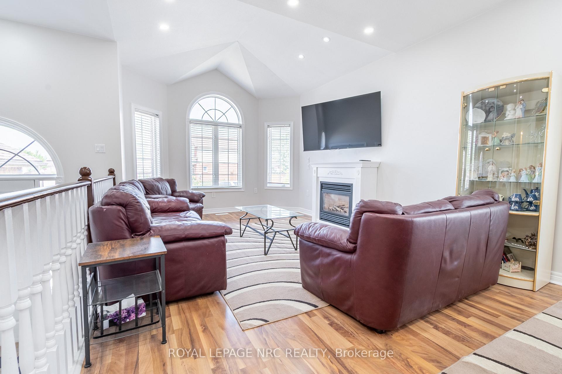 Photo 7 of 63 Honey Locust Circle, Thorold, Confederation Heights — HOMEH