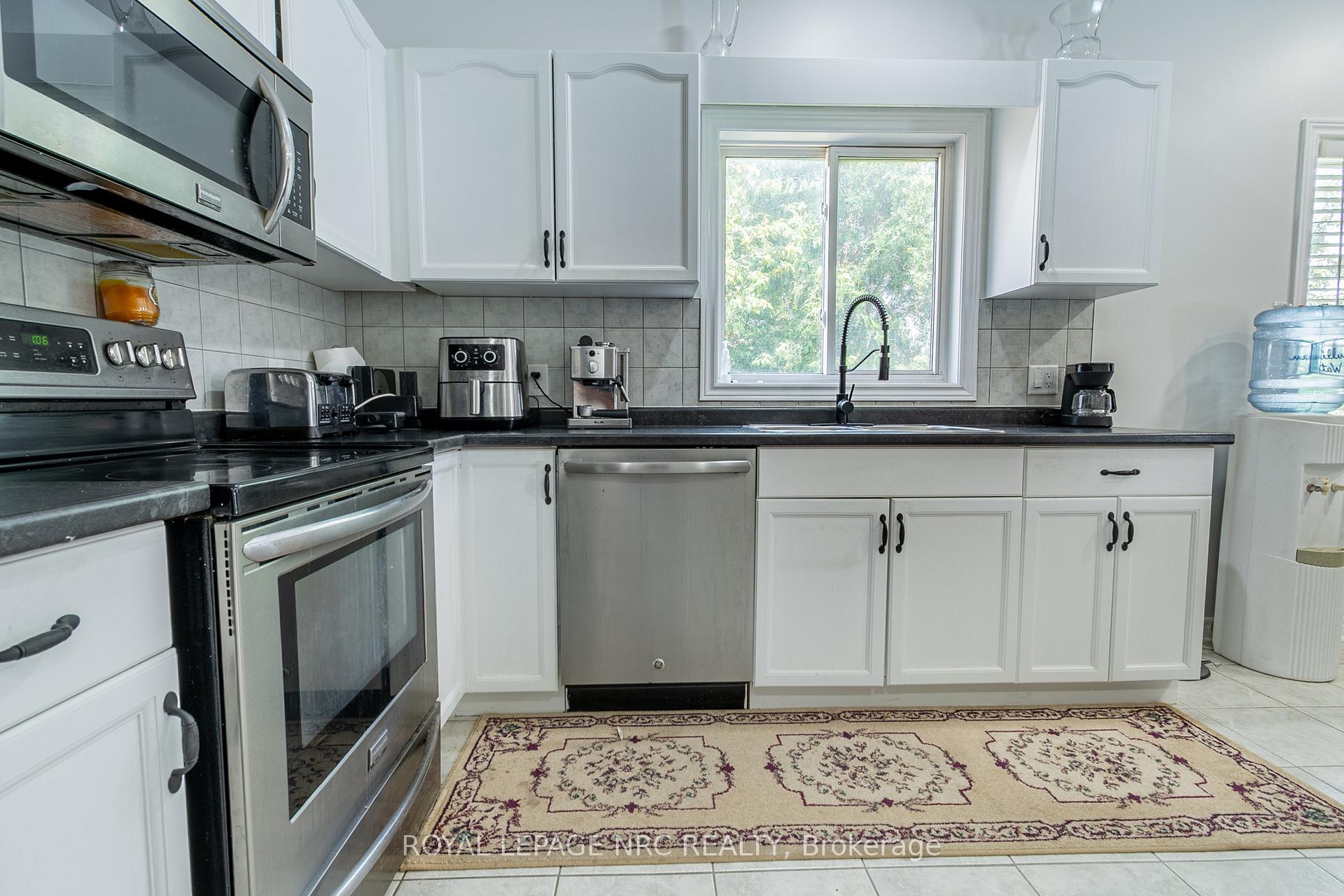Photo 10 of 63 Honey Locust Circle, Thorold, Confederation Heights — HOMEH