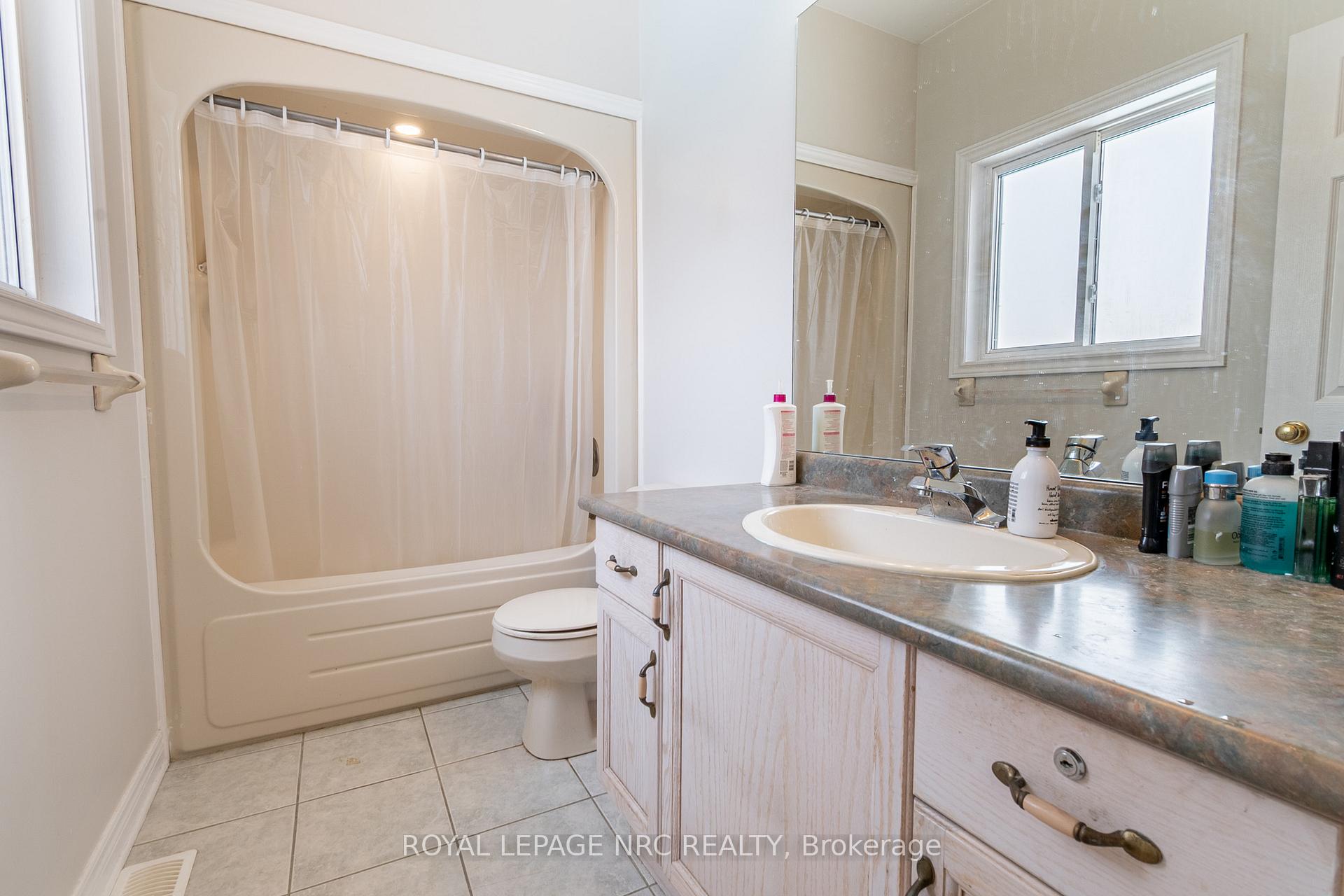 Photo 13 of 63 Honey Locust Circle, Thorold, Confederation Heights — HOMEH