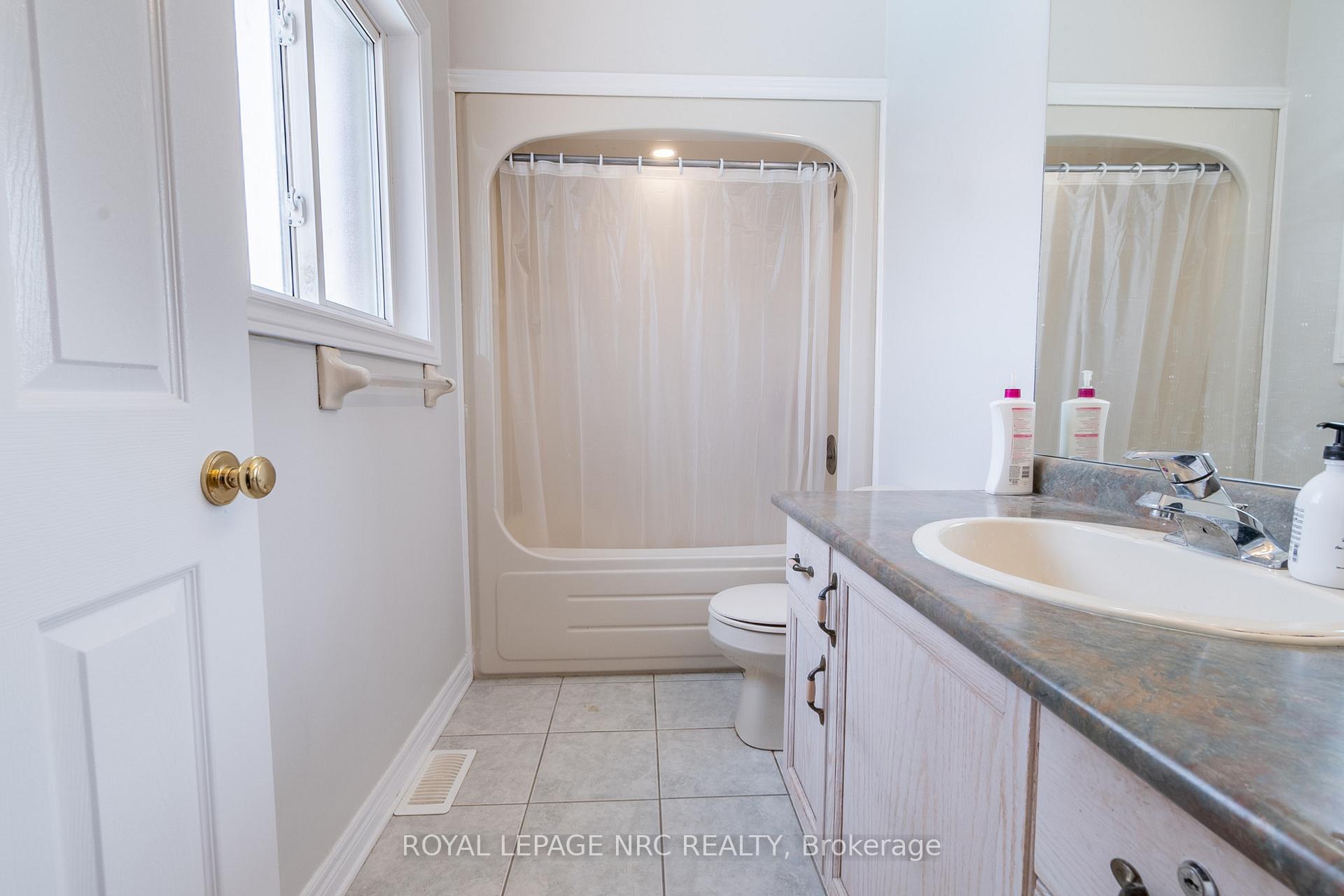 Photo 17 of 63 Honey Locust Circle, Thorold, Confederation Heights — HOMEH
