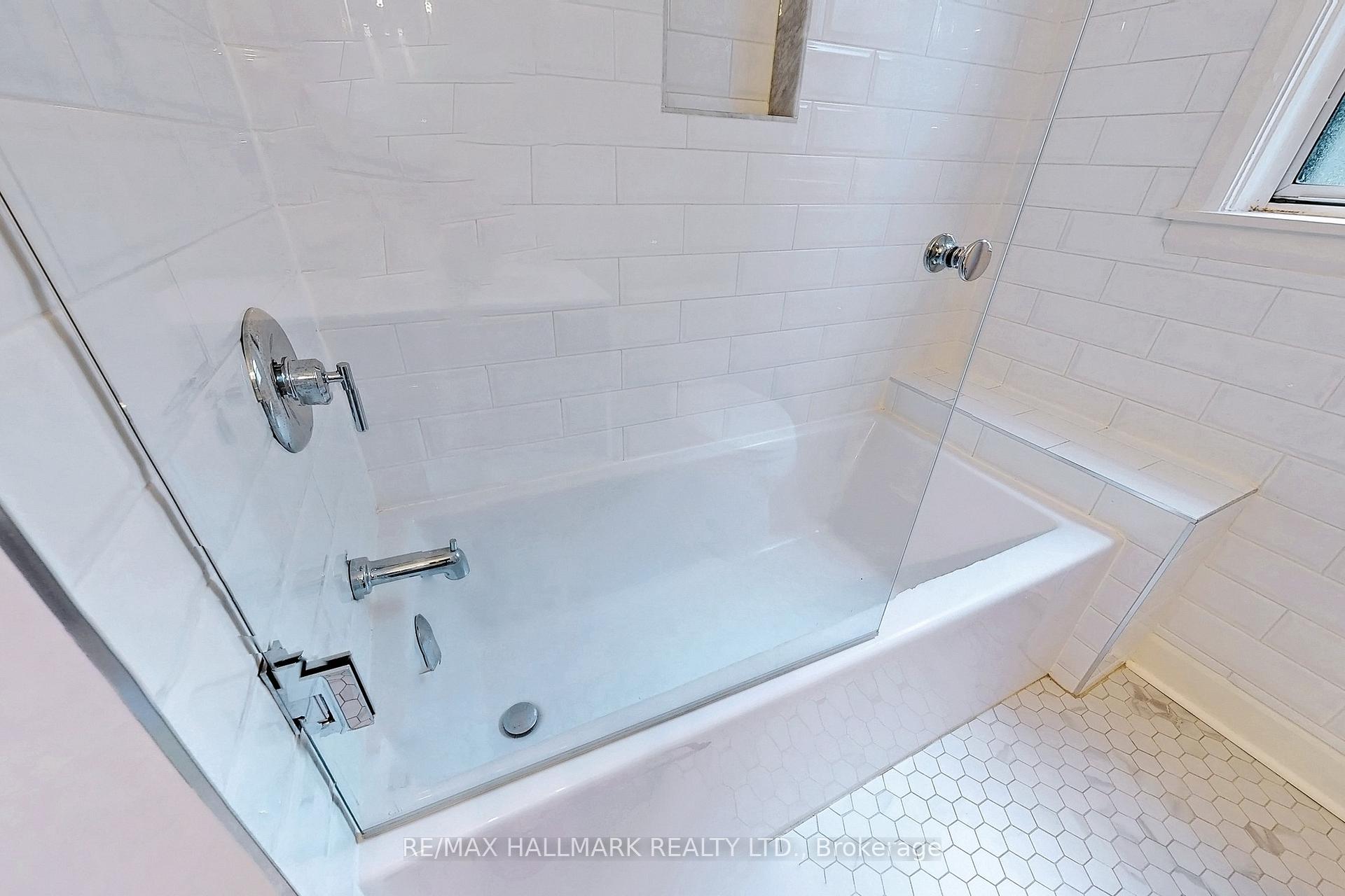 Photo 13 of 330 Soudan Avenue, Toronto, Mount Pleasant East — HOMEH