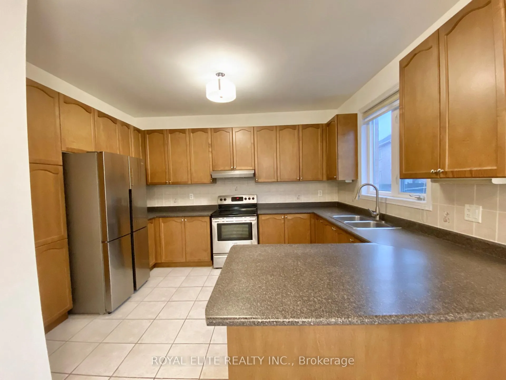 Photo 6 of 26 Starhill Crescent, Markham, Cachet — HOMEH