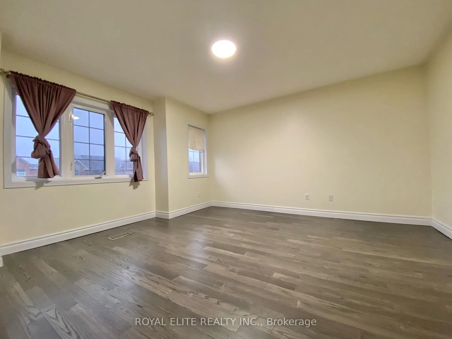 Photo 10 of 26 Starhill Crescent, Markham, Cachet — HOMEH