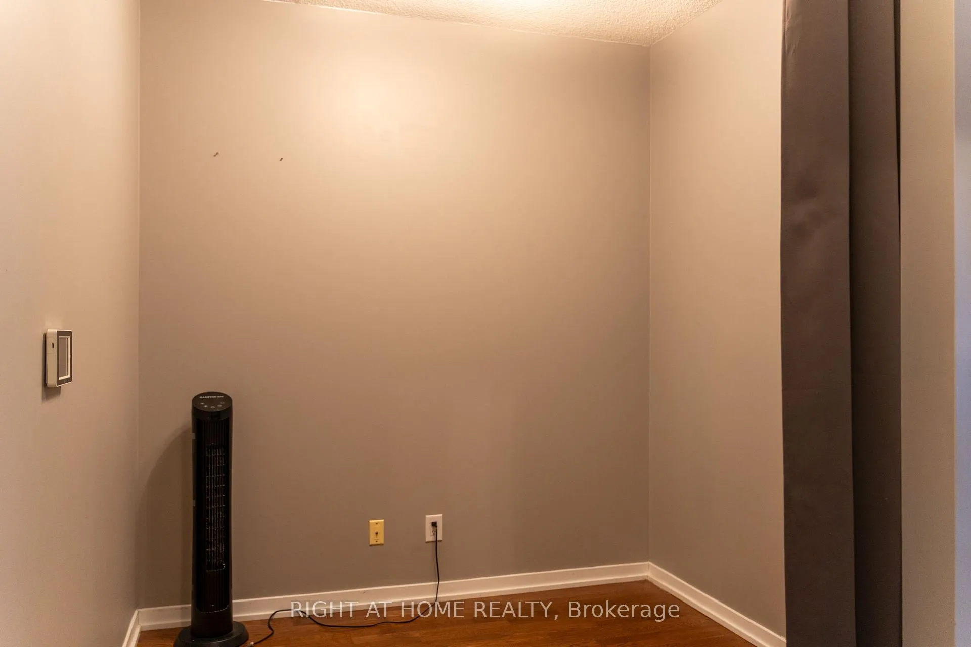 Photo 4 of Unit 3703, 55 Bremner Boulevard, Toronto, Waterfront Communities — HOMEH