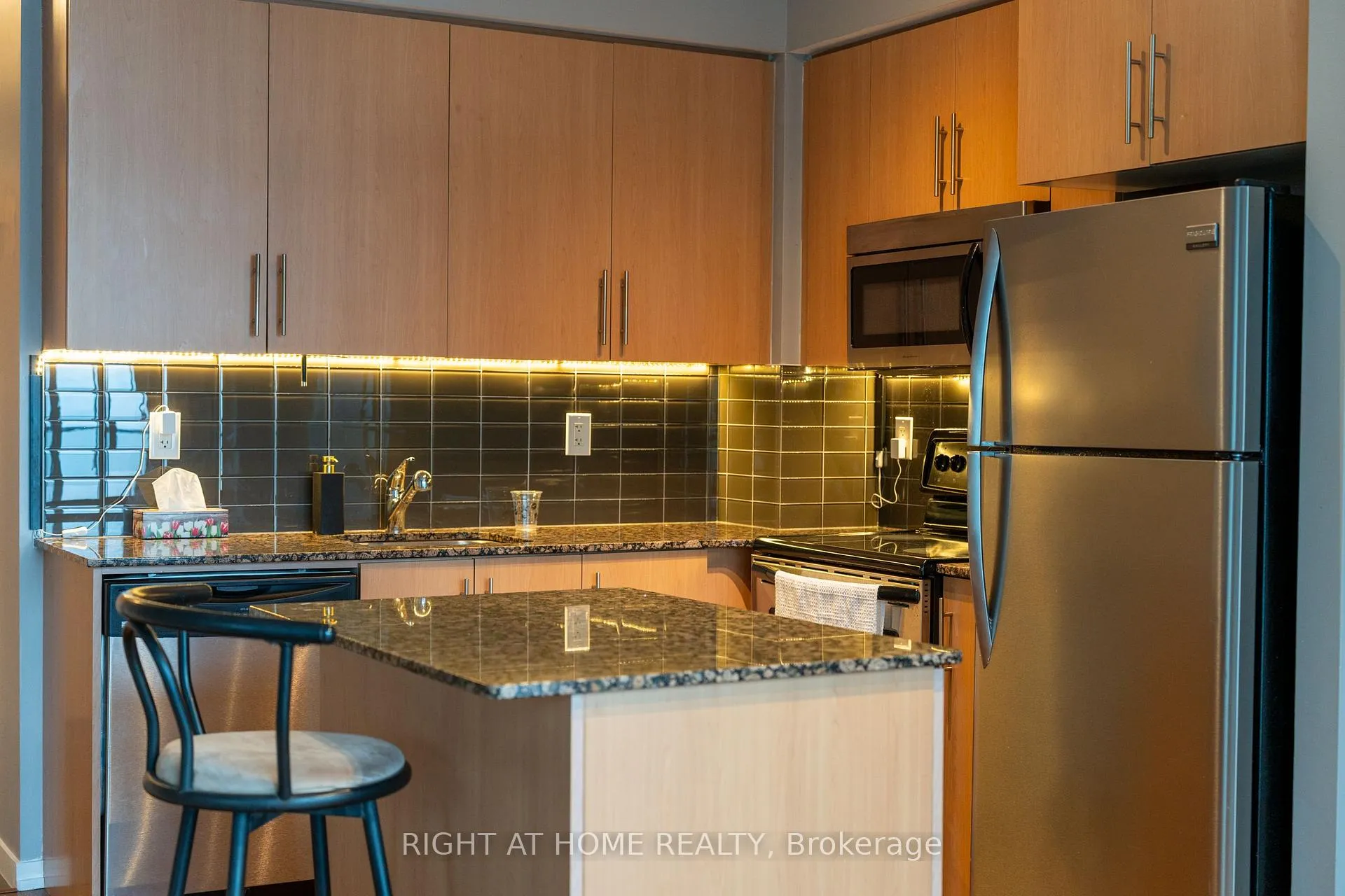 Photo 5 of Unit 3703, 55 Bremner Boulevard, Toronto, Waterfront Communities — HOMEH