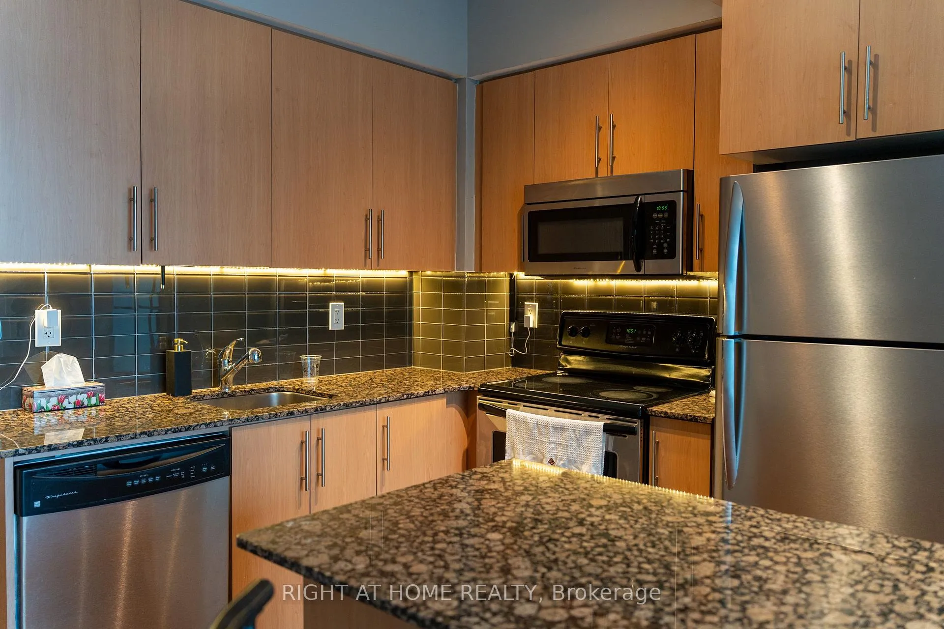 Photo 6 of Unit 3703, 55 Bremner Boulevard, Toronto, Waterfront Communities — HOMEH