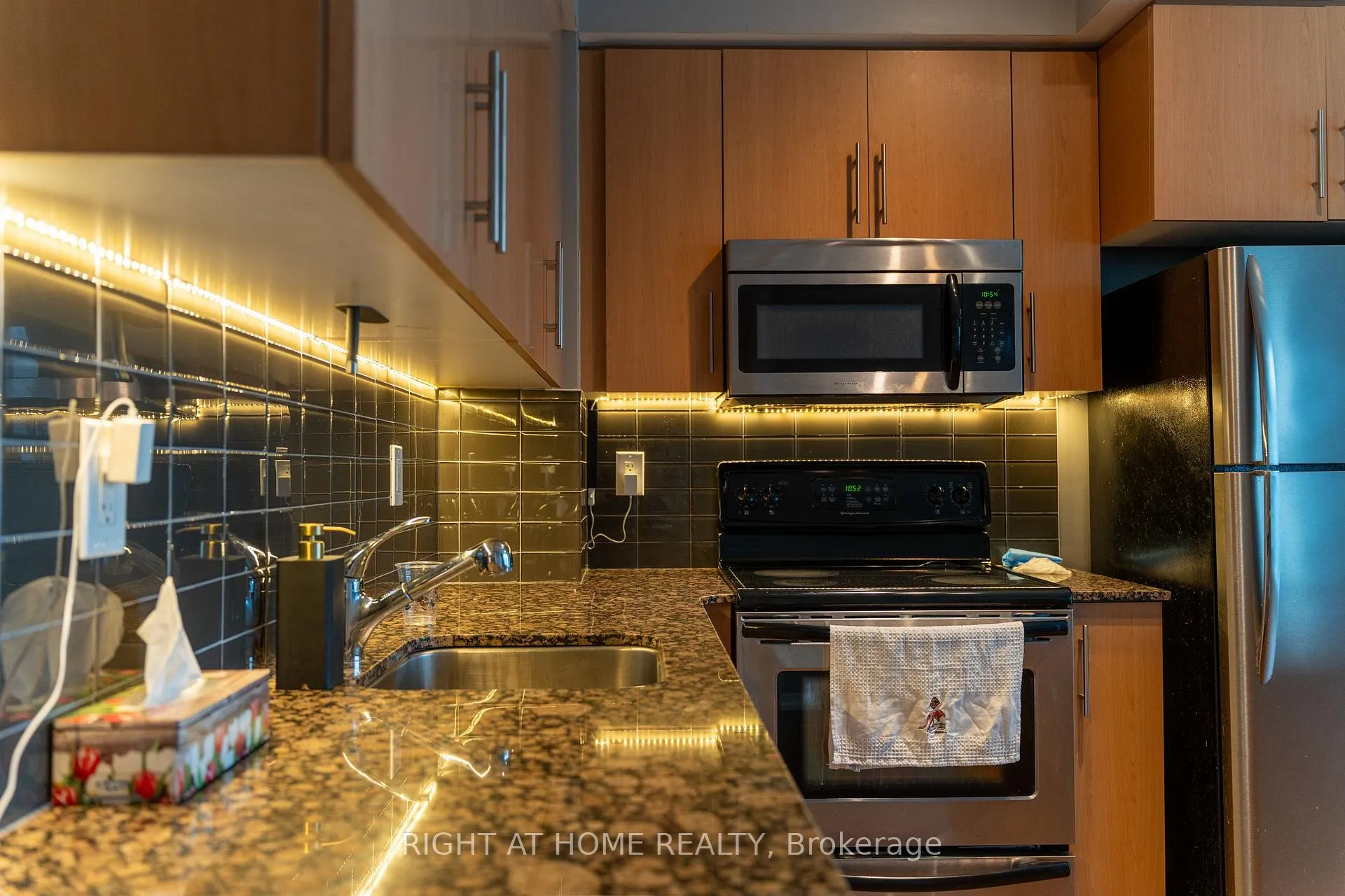 Photo 7 of Unit 3703, 55 Bremner Boulevard, Toronto, Waterfront Communities — HOMEH