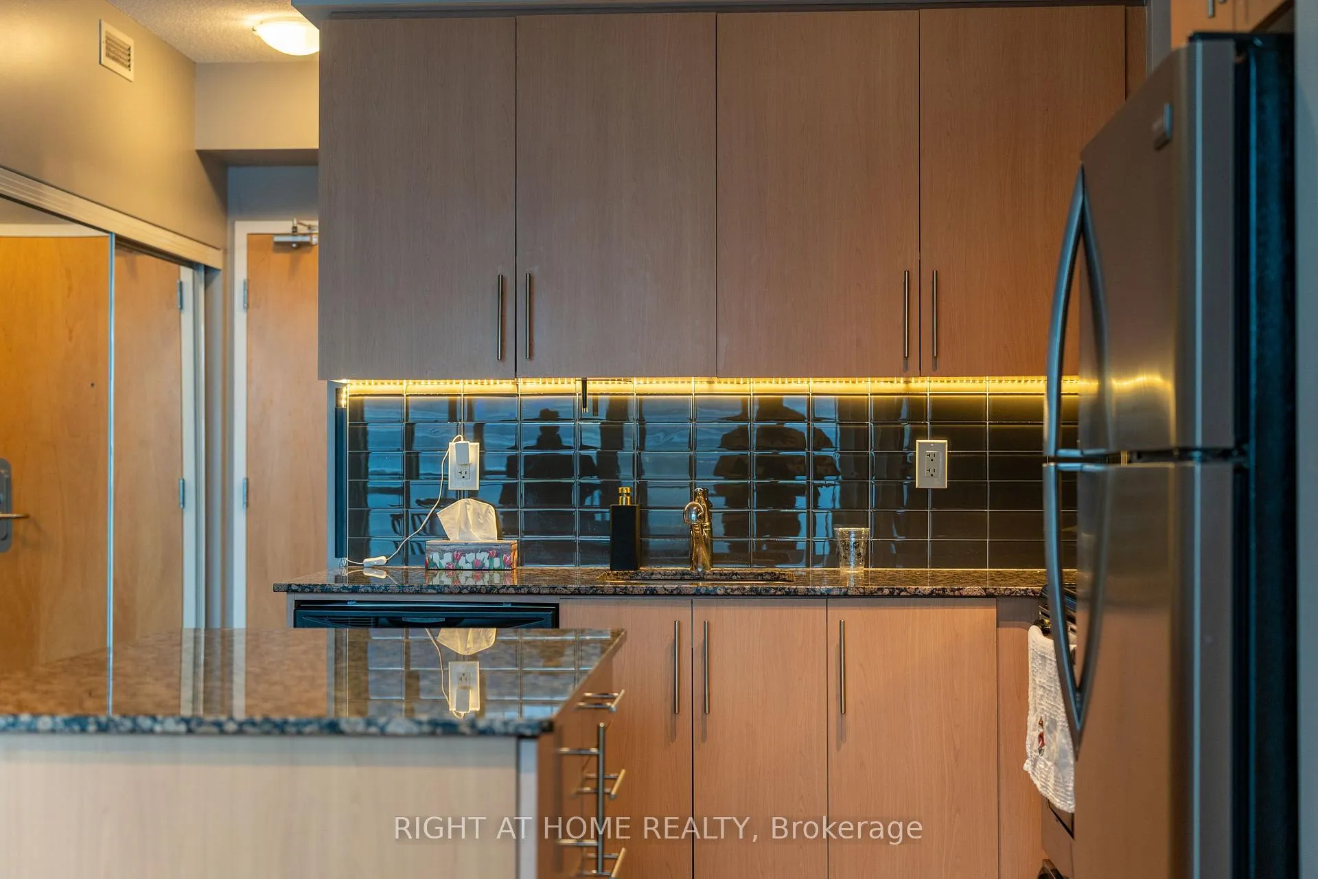 Photo 9 of Unit 3703, 55 Bremner Boulevard, Toronto, Waterfront Communities — HOMEH
