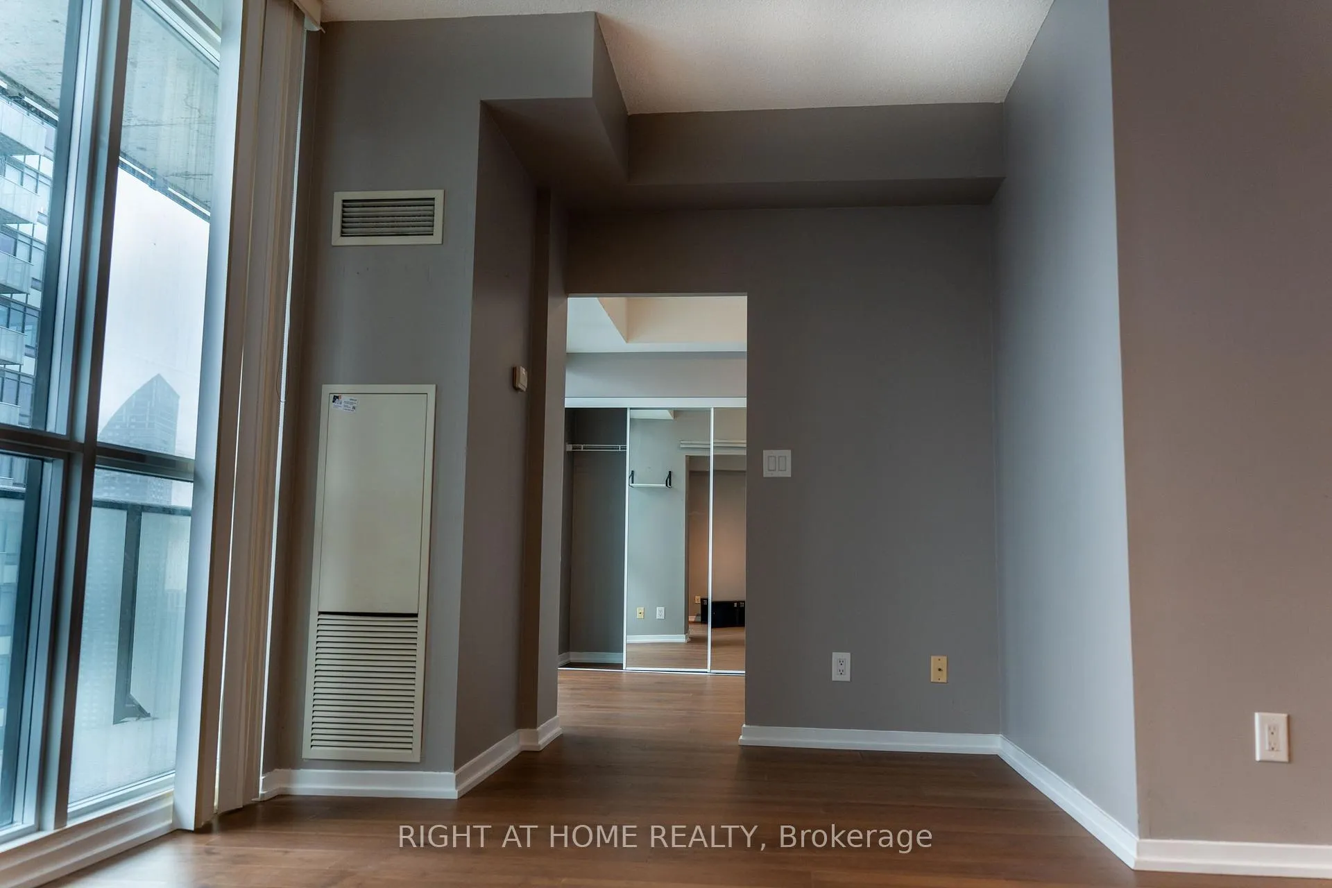 Photo 11 of Unit 3703, 55 Bremner Boulevard, Toronto, Waterfront Communities — HOMEH