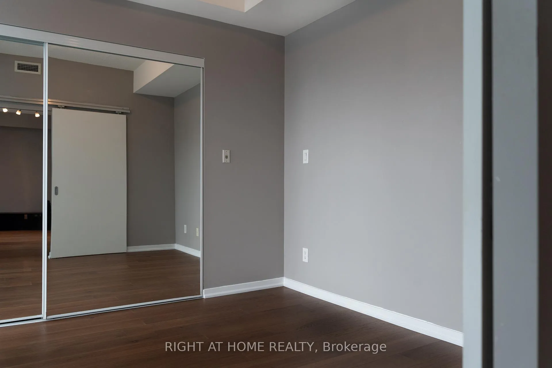 Photo 14 of Unit 3703, 55 Bremner Boulevard, Toronto, Waterfront Communities — HOMEH