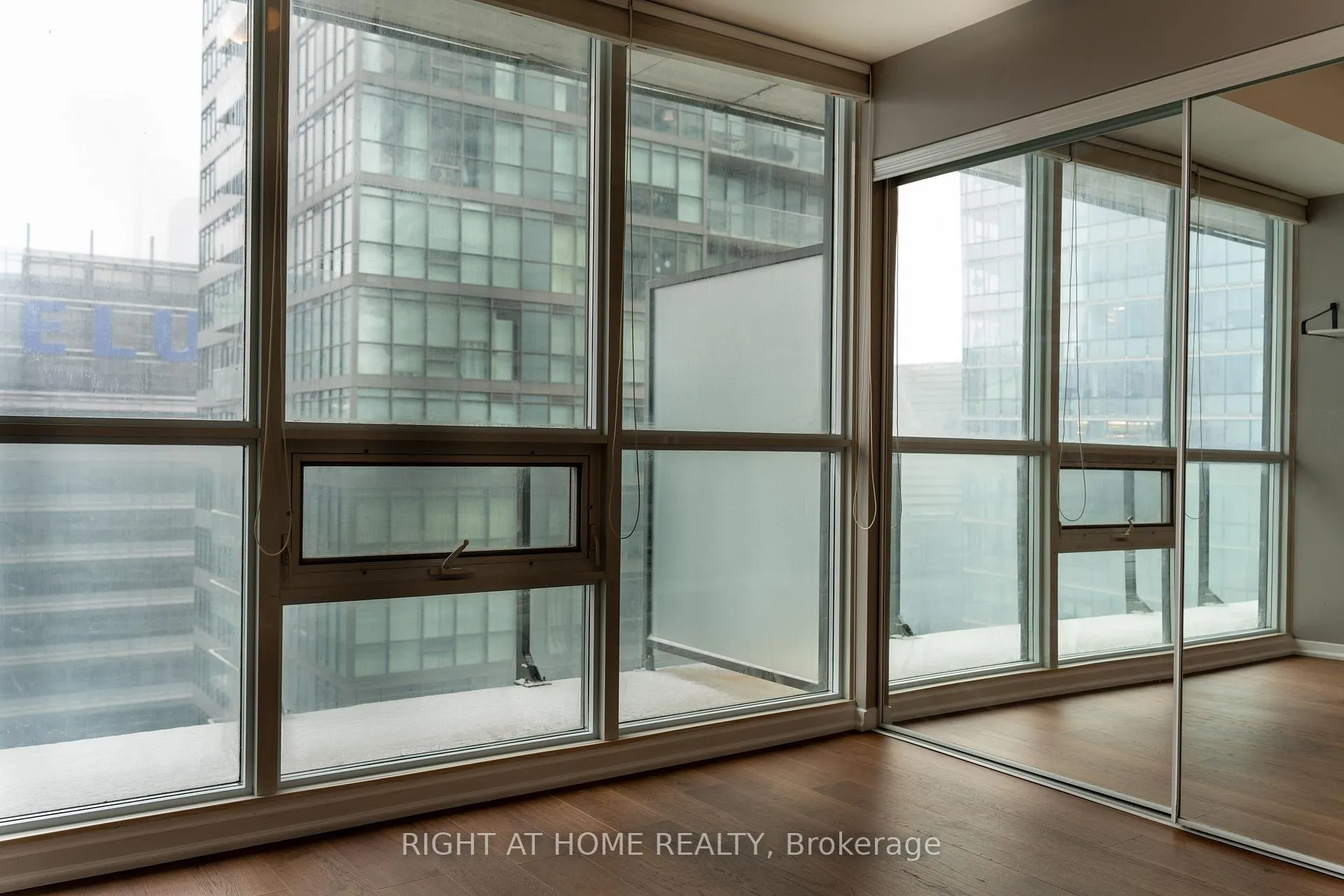 Photo 15 of Unit 3703, 55 Bremner Boulevard, Toronto, Waterfront Communities — HOMEH