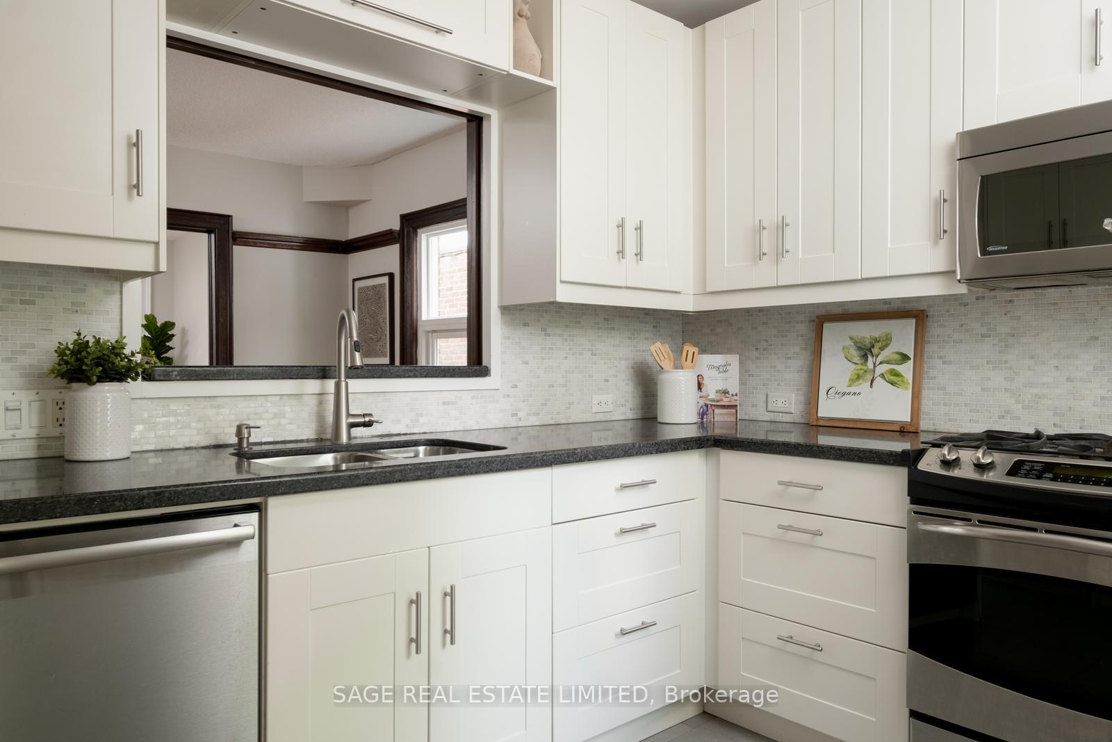 Photo 8 of 261 Monarch Park Avenue, Toronto, Danforth Village-East York — HOMEH