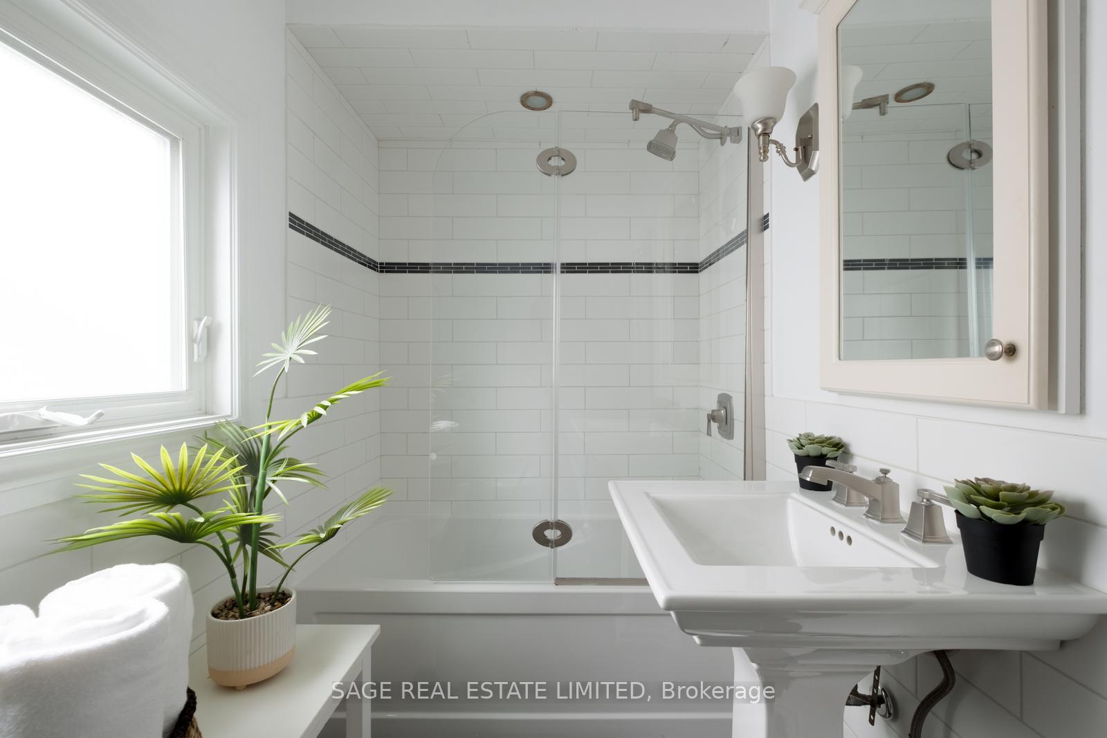 Photo 13 of 261 Monarch Park Avenue, Toronto, Danforth Village-East York — HOMEH