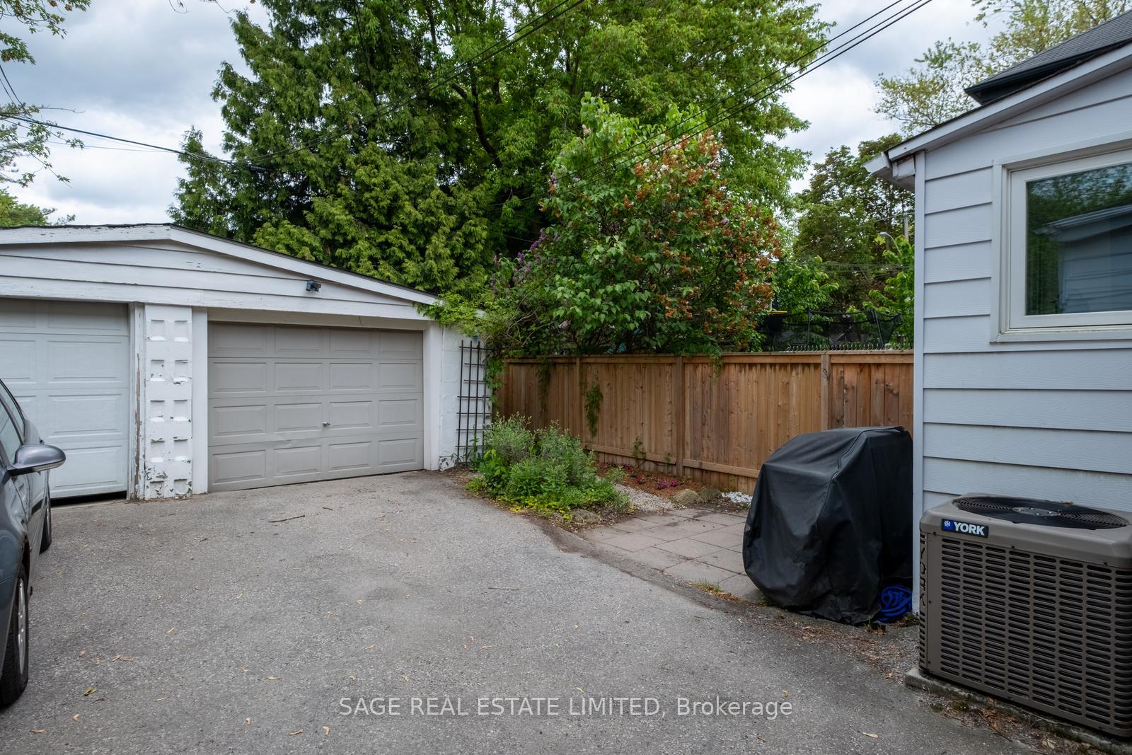 Photo 15 of 261 Monarch Park Avenue, Toronto, Danforth Village-East York — HOMEH