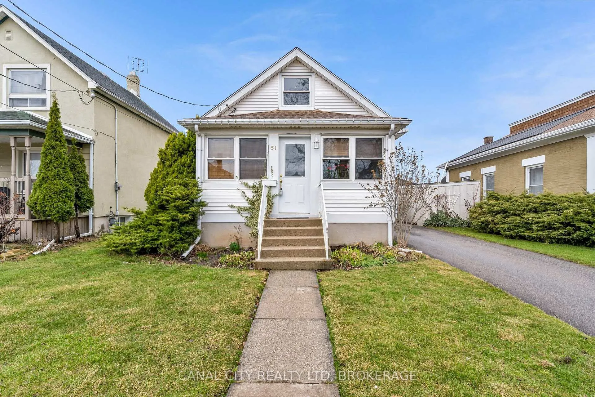 Photo 2 of 51 Pine Street S, Thorold, Thorold Downtown — HOMEH