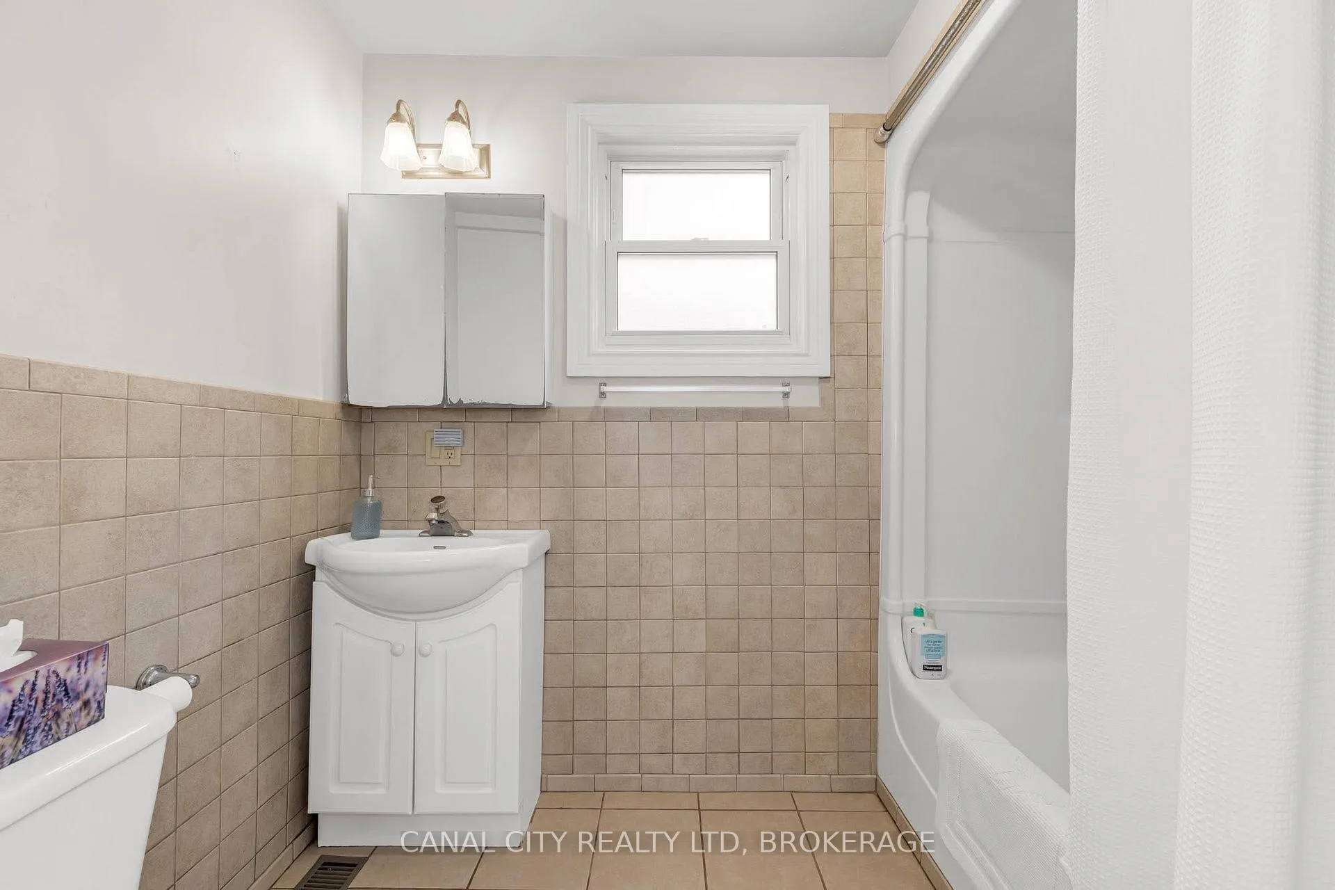 Photo 10 of 51 Pine Street S, Thorold, Thorold Downtown — HOMEH