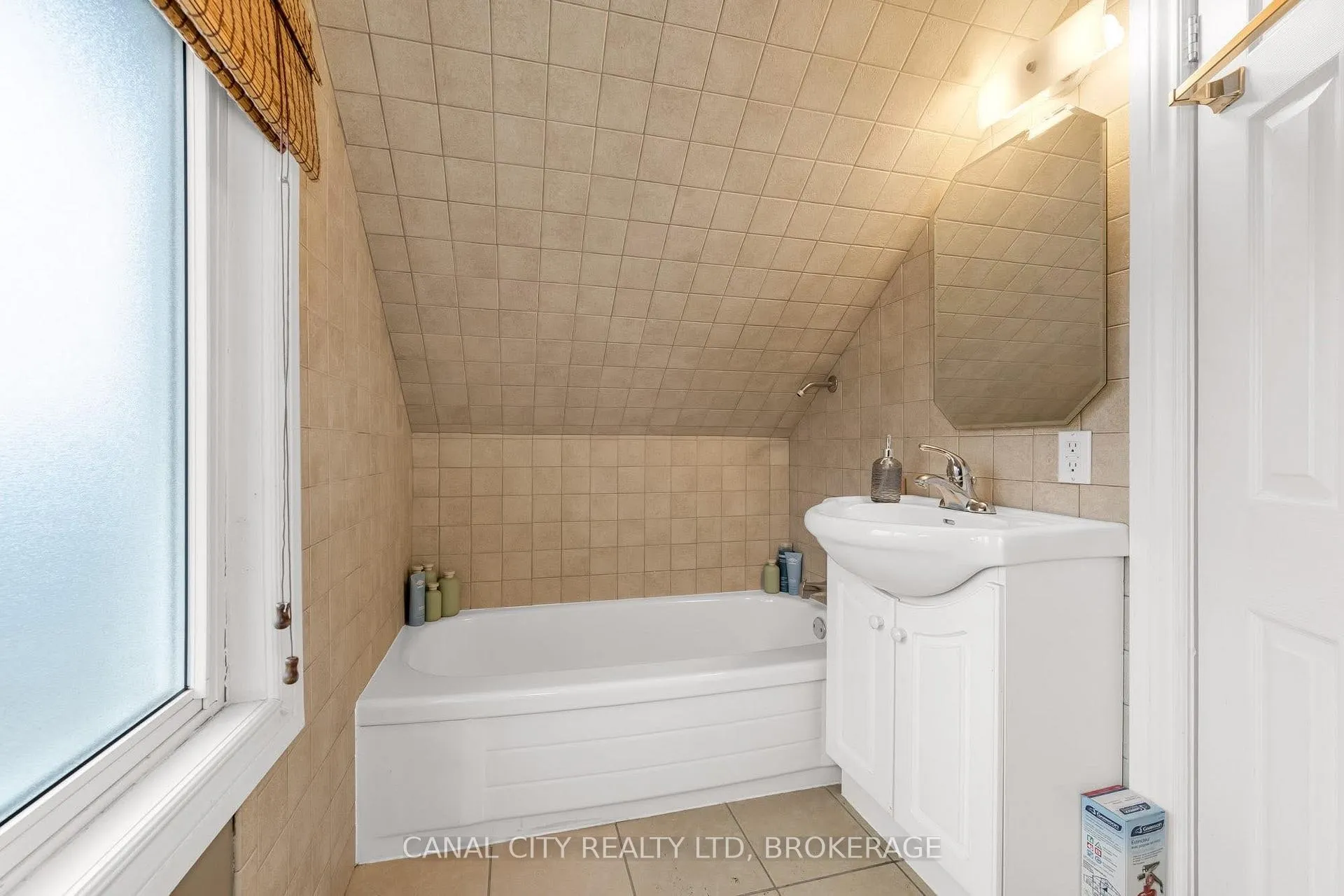 Photo 16 of 51 Pine Street S, Thorold, Thorold Downtown — HOMEH