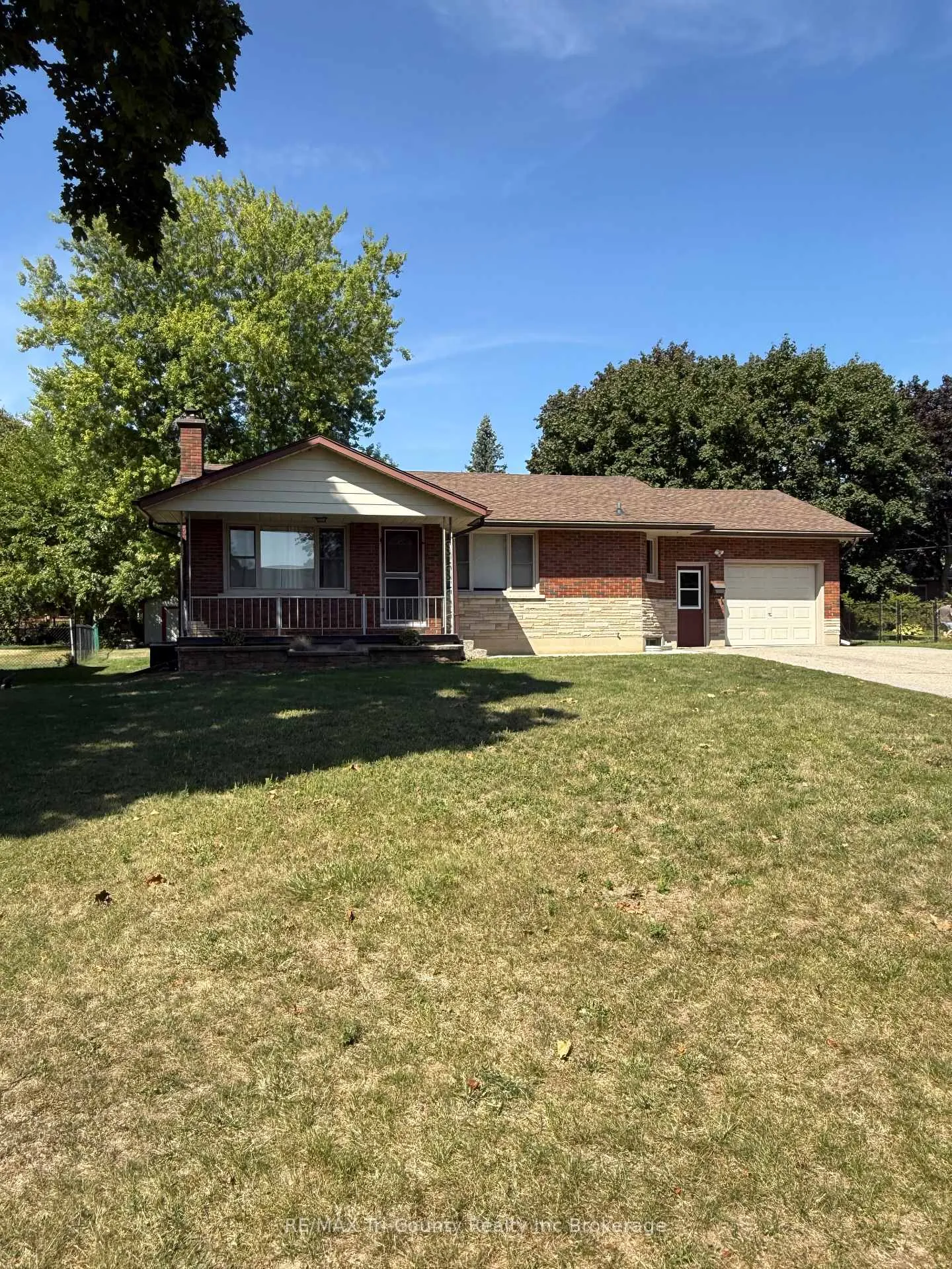 Photo 1 of 20 Fairfield Crescent, Tillsonburg — HOMEH