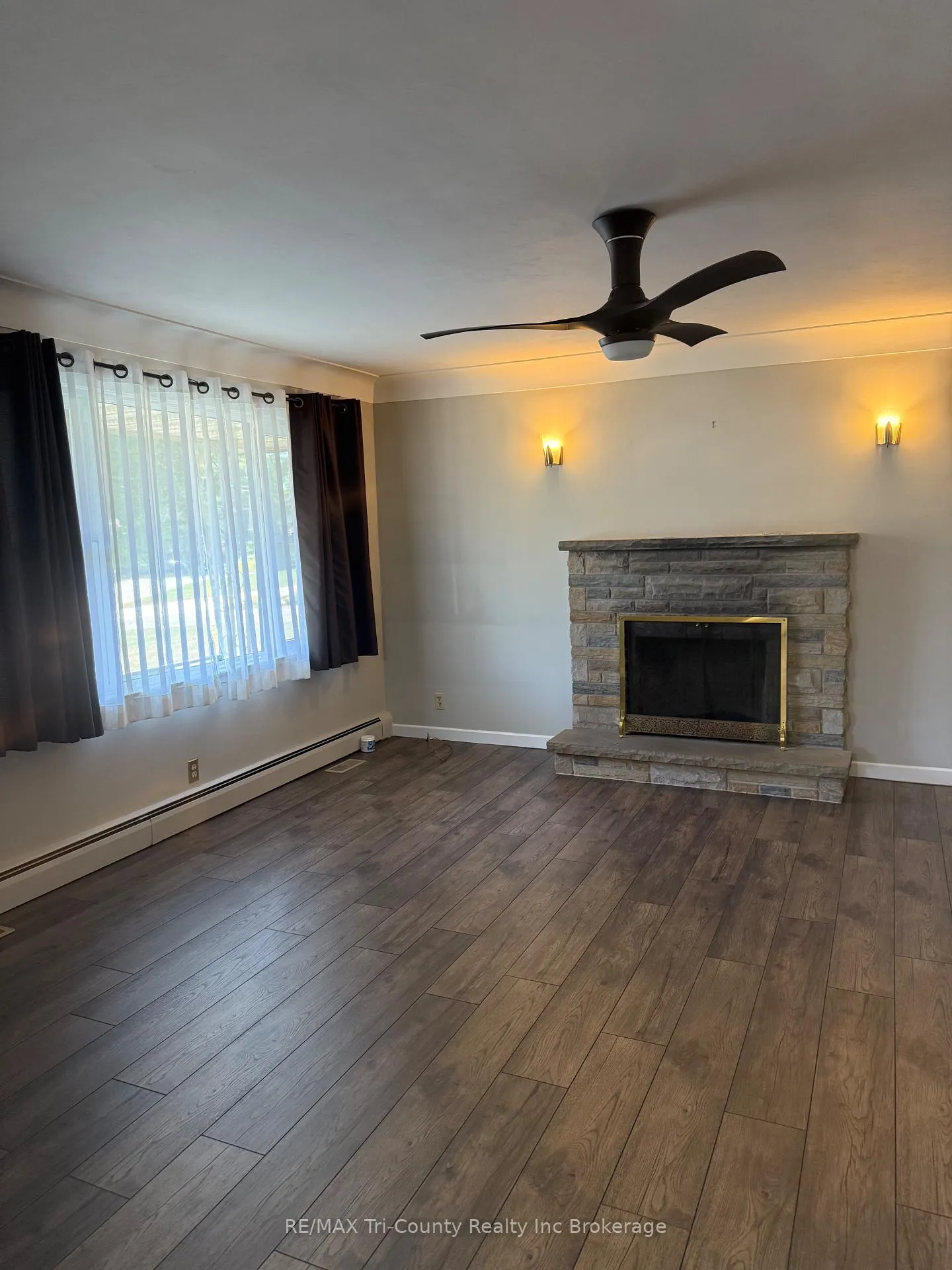Photo 4 of 20 Fairfield Crescent, Tillsonburg — HOMEH