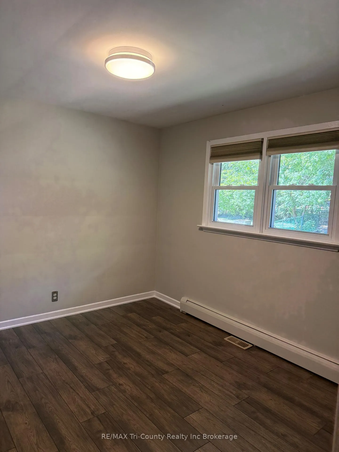 Photo 5 of 20 Fairfield Crescent, Tillsonburg — HOMEH