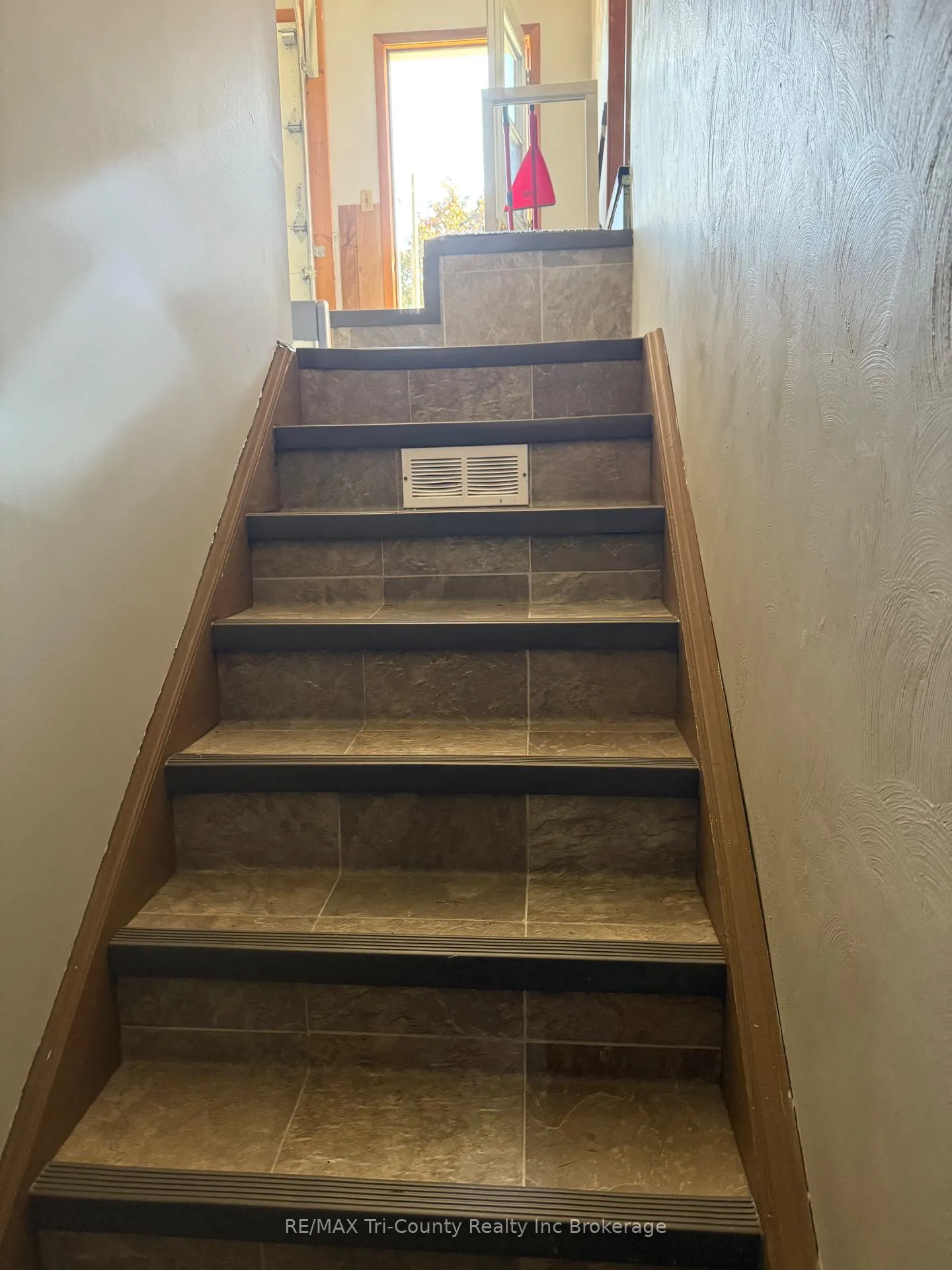 Photo 8 of 20 Fairfield Crescent, Tillsonburg — HOMEH